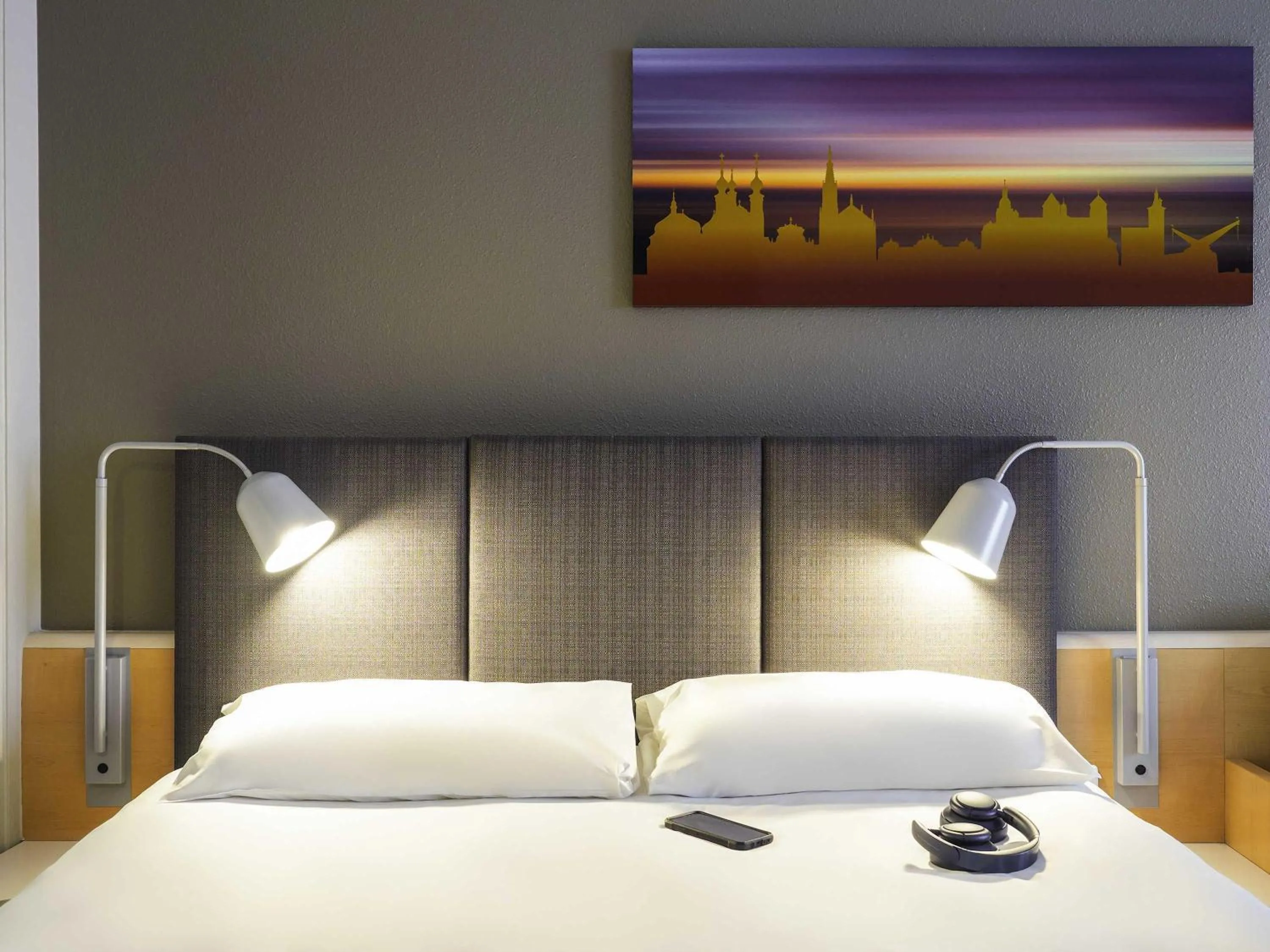 Bedroom, Bed in ibis Hotel Würzburg City