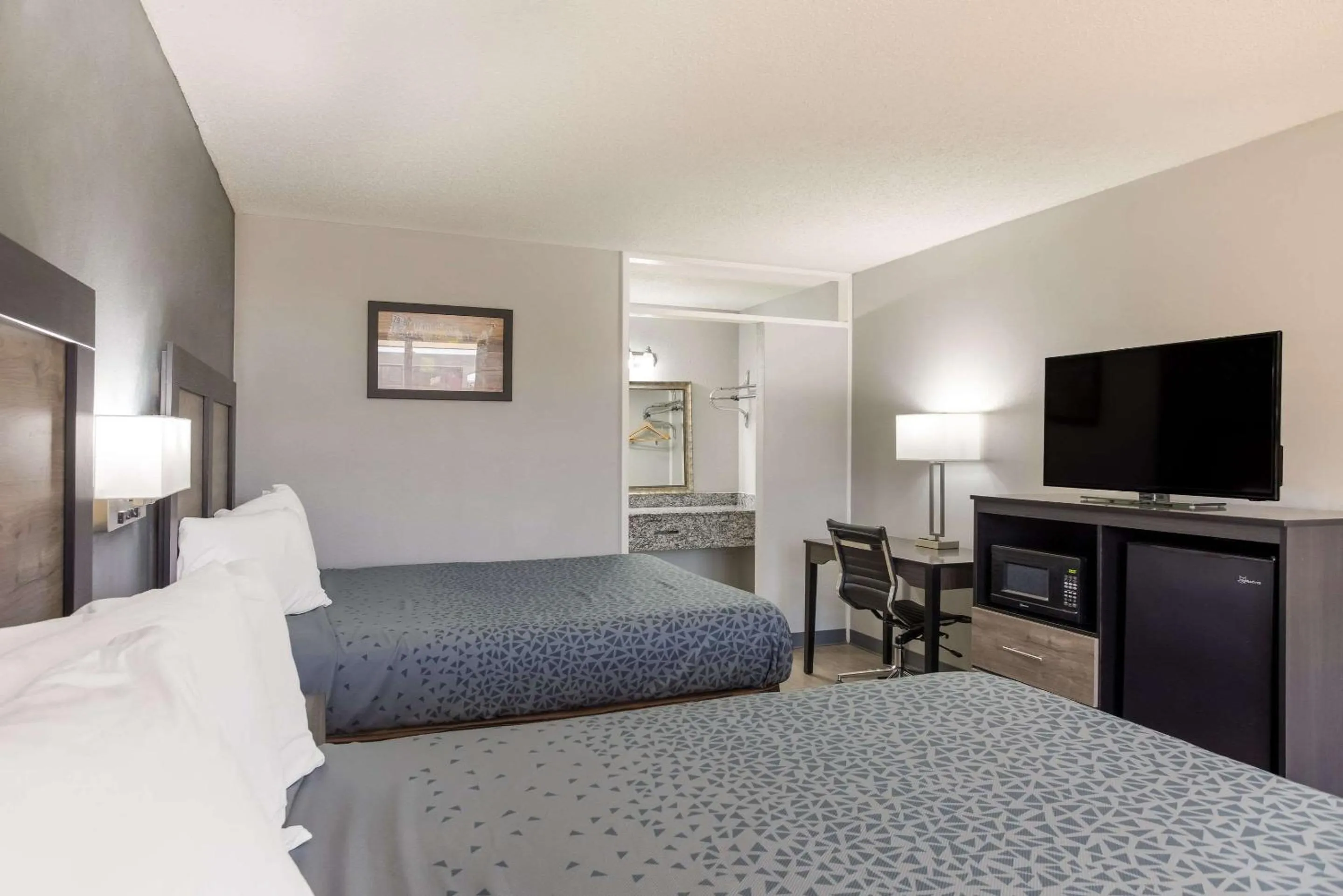 Bedroom, Bed in Econo Lodge Cave City