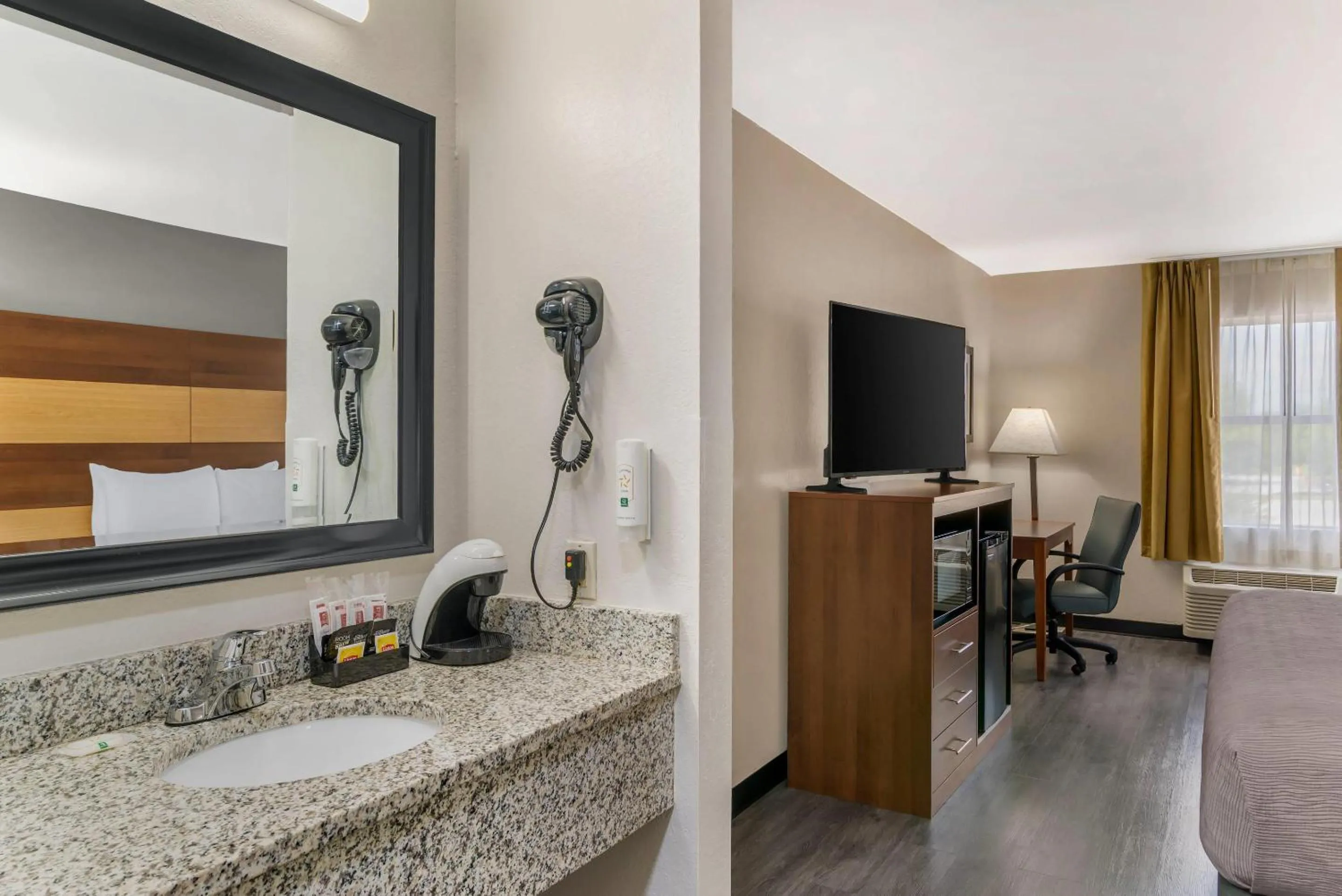 Bedroom in Quality Inn Loganville US Highway 78