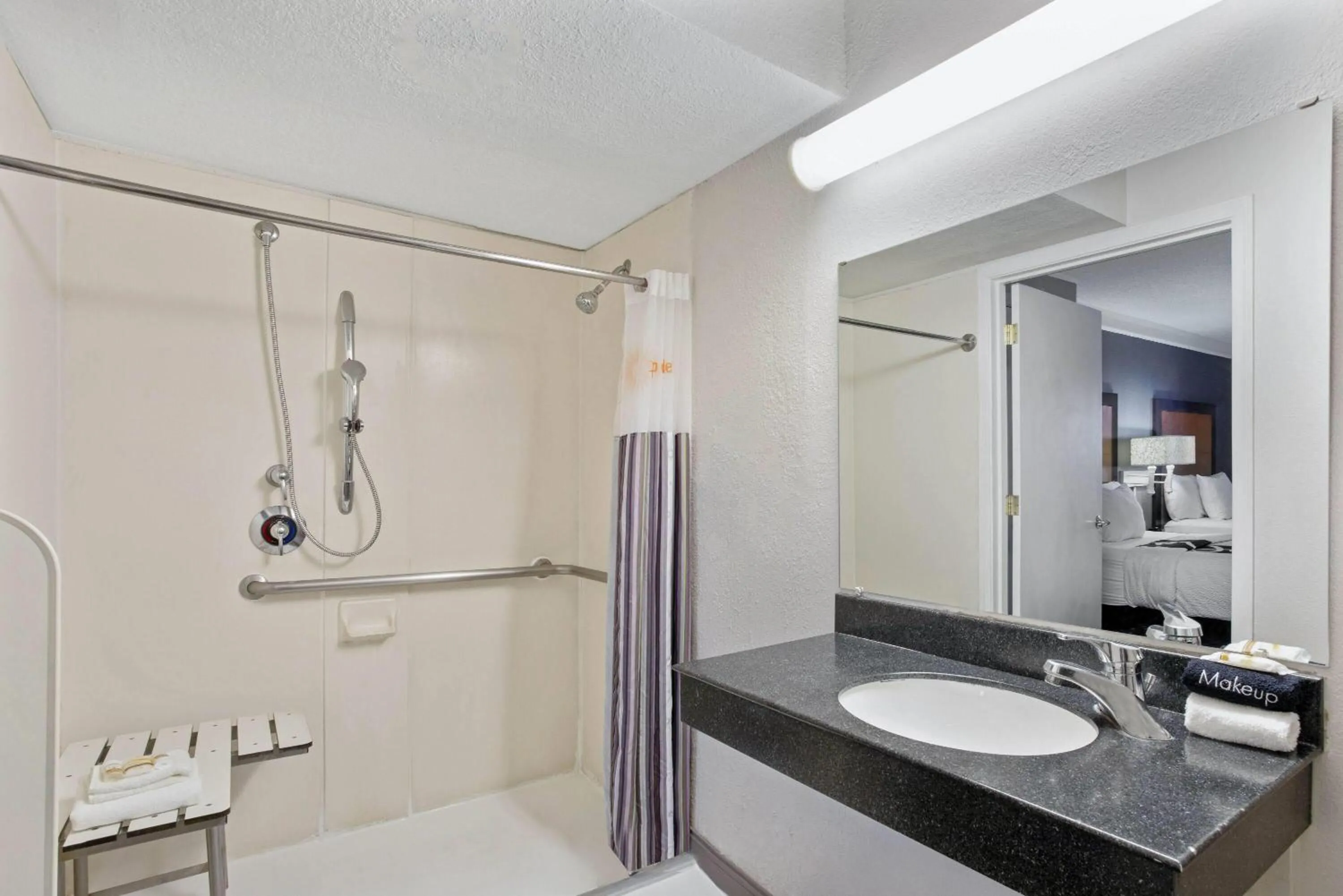 Shower in La Quinta Inn by Wyndham Tucson East