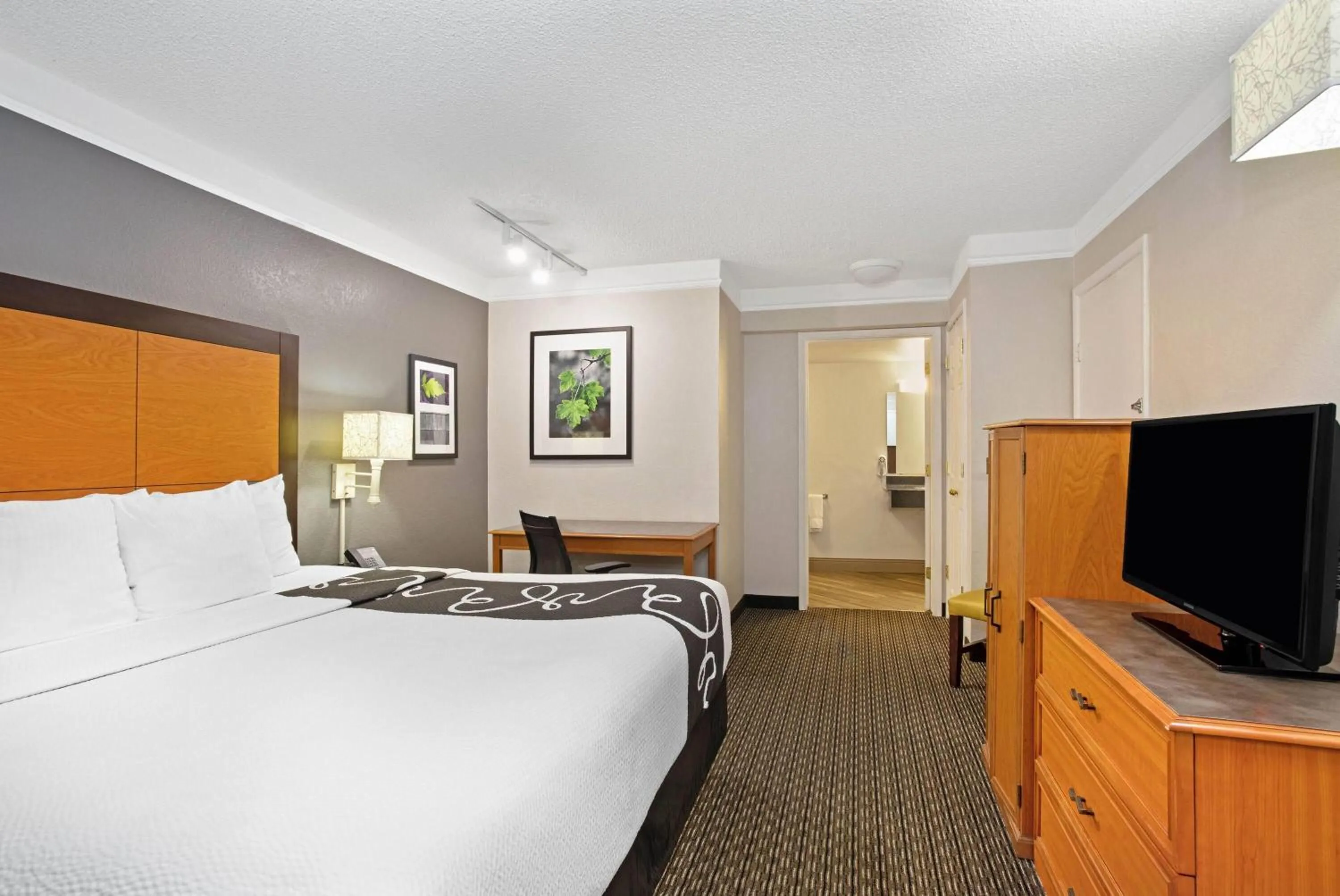 Photo of the whole room, Bed in La Quinta Inn by Wyndham Tucson East