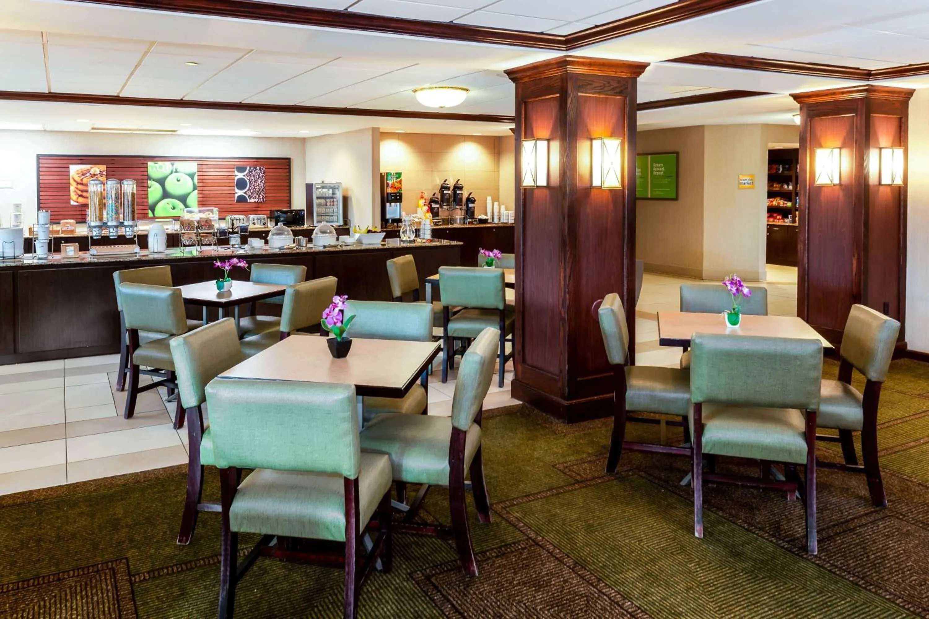 Restaurant/places to eat in La Quinta by Wyndham Milwaukee Bayshore Area