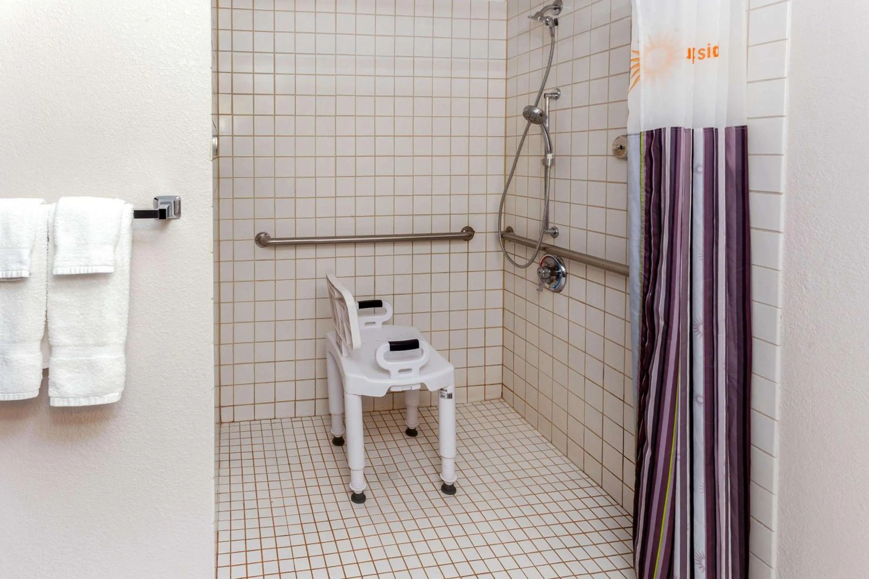 Shower in La Quinta by Wyndham Milwaukee Bayshore Area