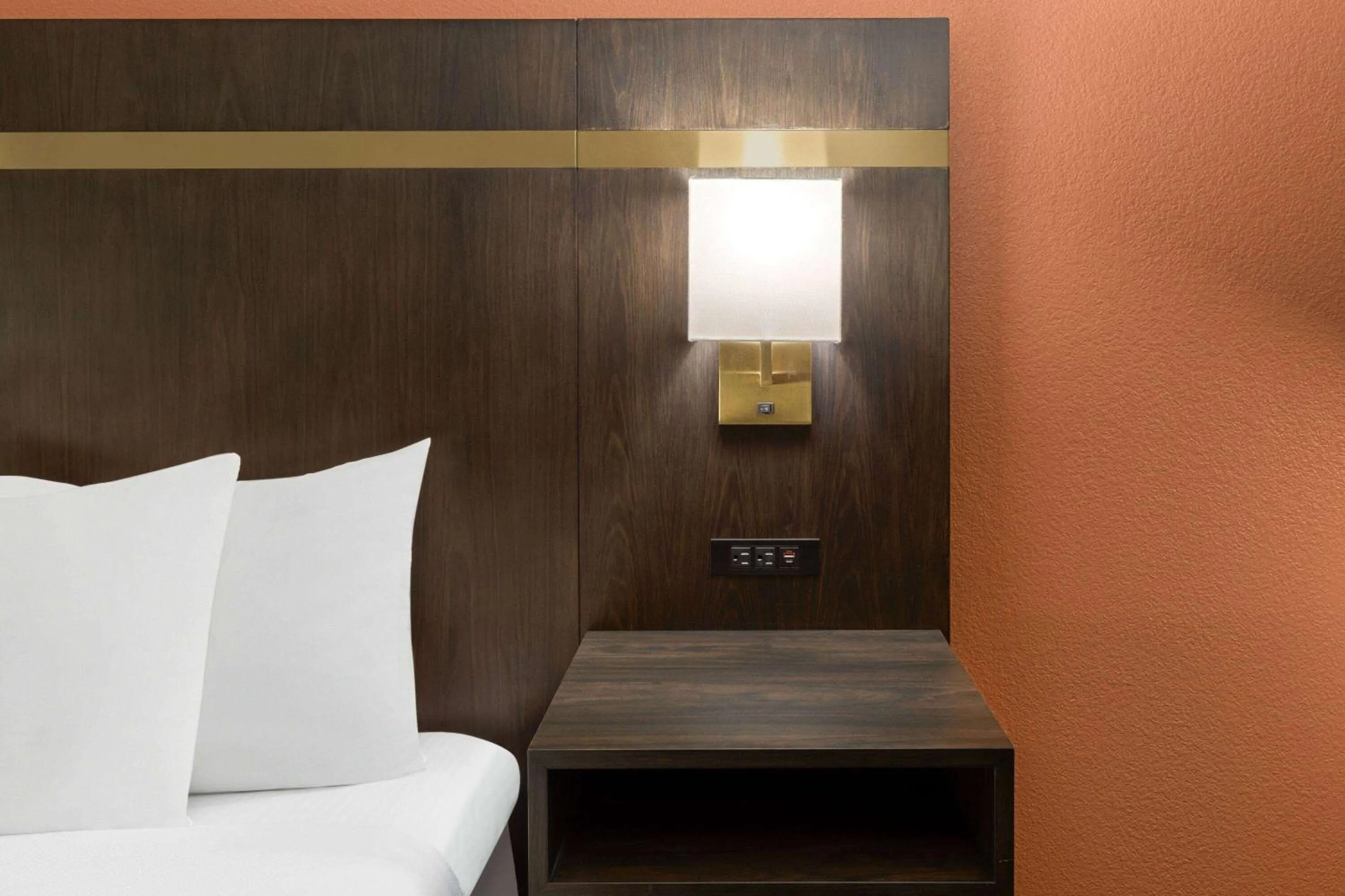 Photo of the whole room, Bed in La Quinta by Wyndham Olathe