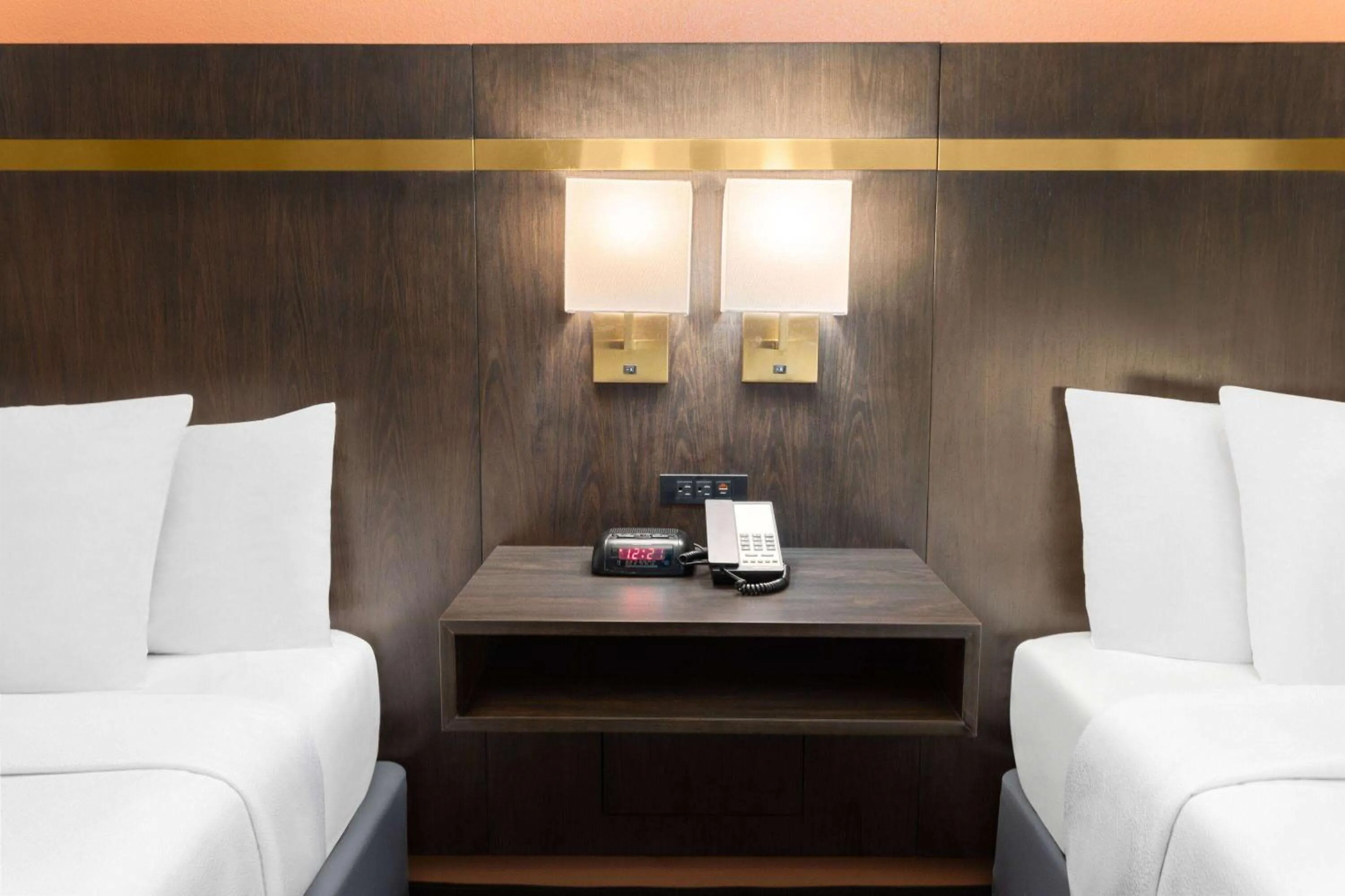 Photo of the whole room, Bed in La Quinta by Wyndham Olathe