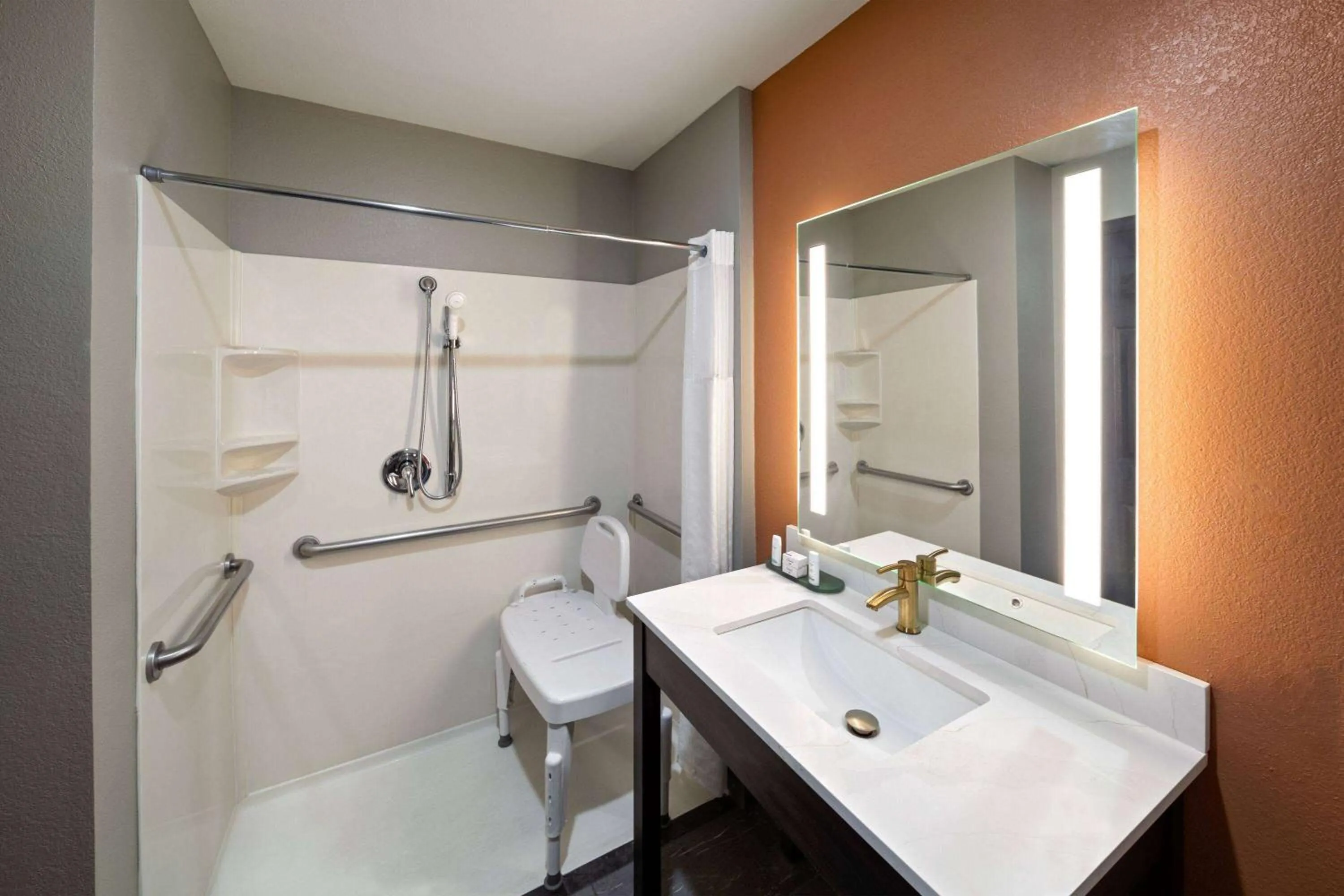 Shower in La Quinta by Wyndham Olathe