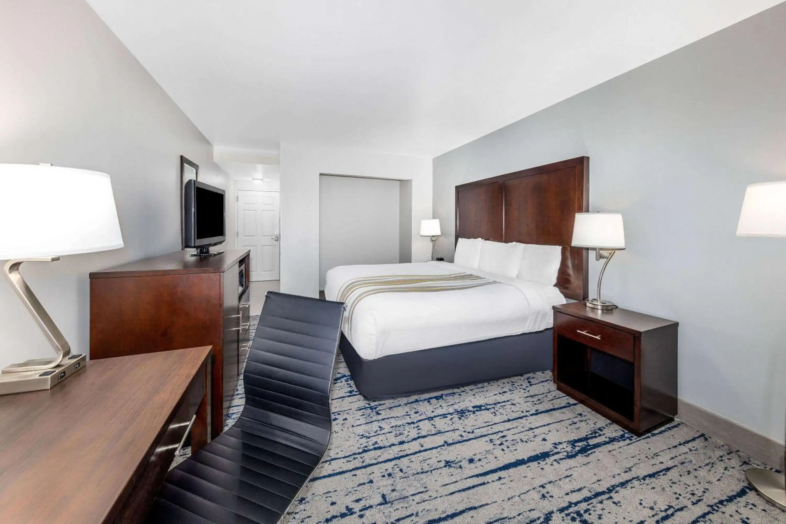 King Room - Mobility Access/Non-Smoking in La Quinta Inn by Wyndham Lynnwood King Room - Mobility Access/Non-Smoking in La Quinta Inn by Wyndham Lynnwood