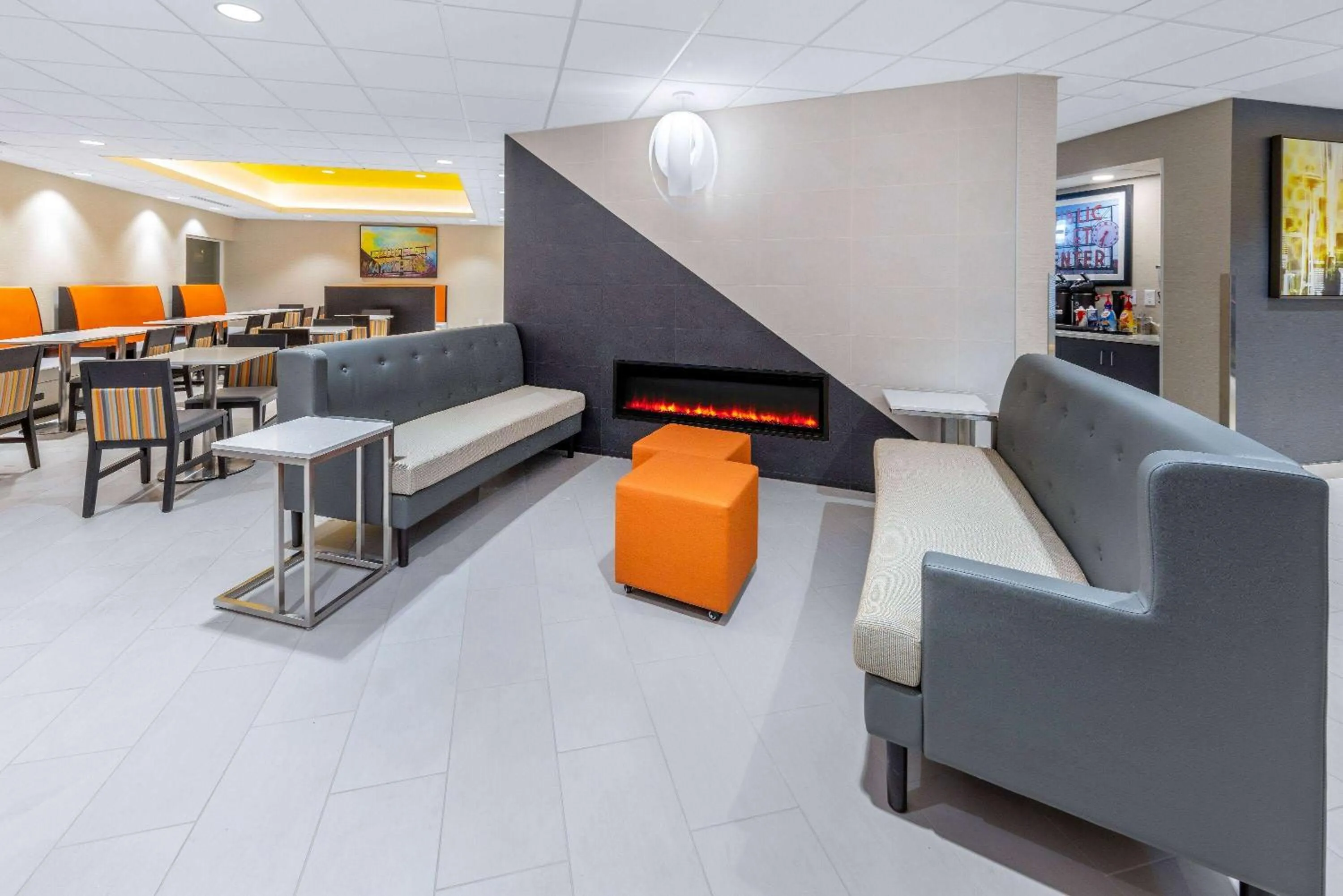 Lobby or reception in La Quinta Inn by Wyndham Lynnwood