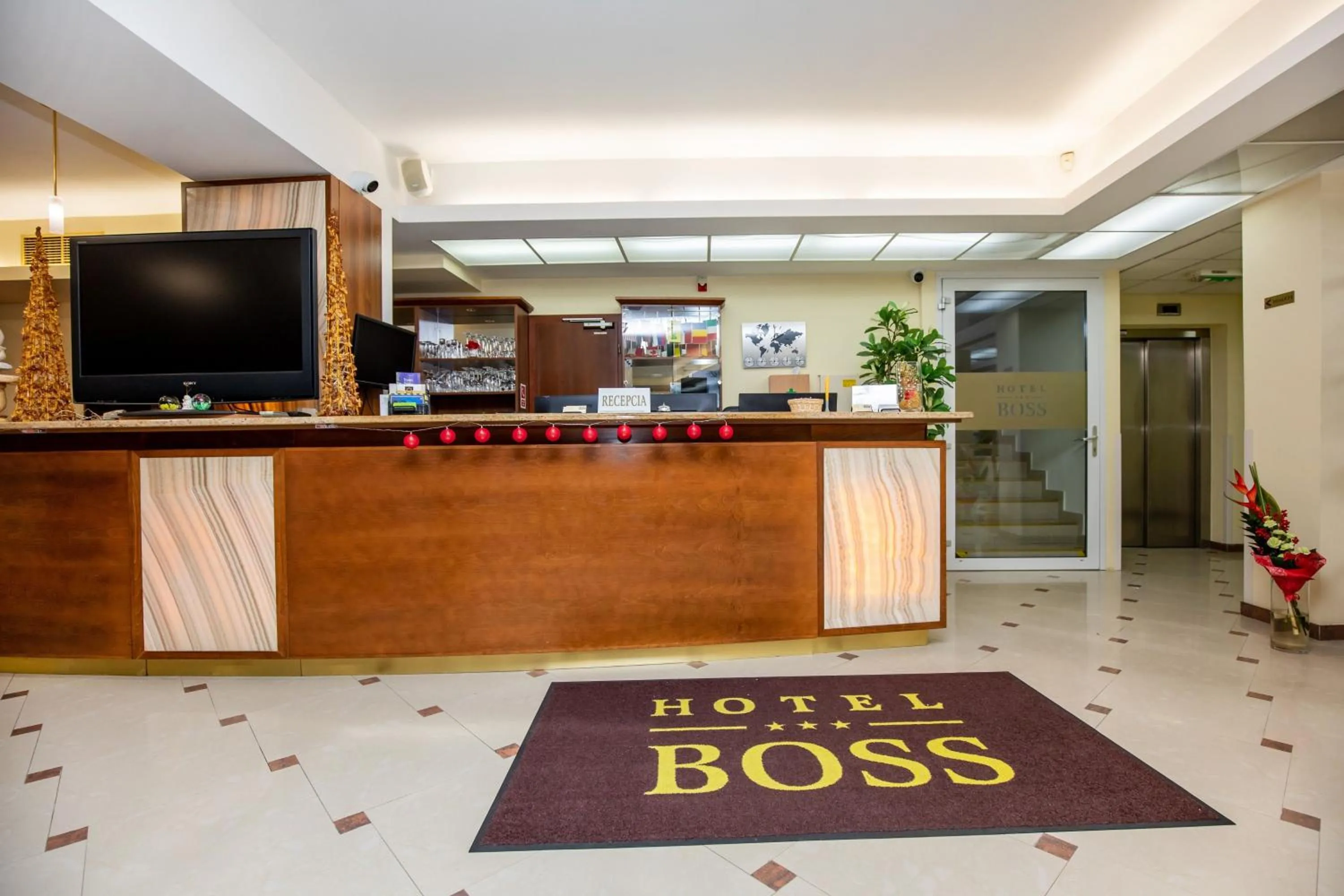 Restaurant/places to eat in Hotel Boss