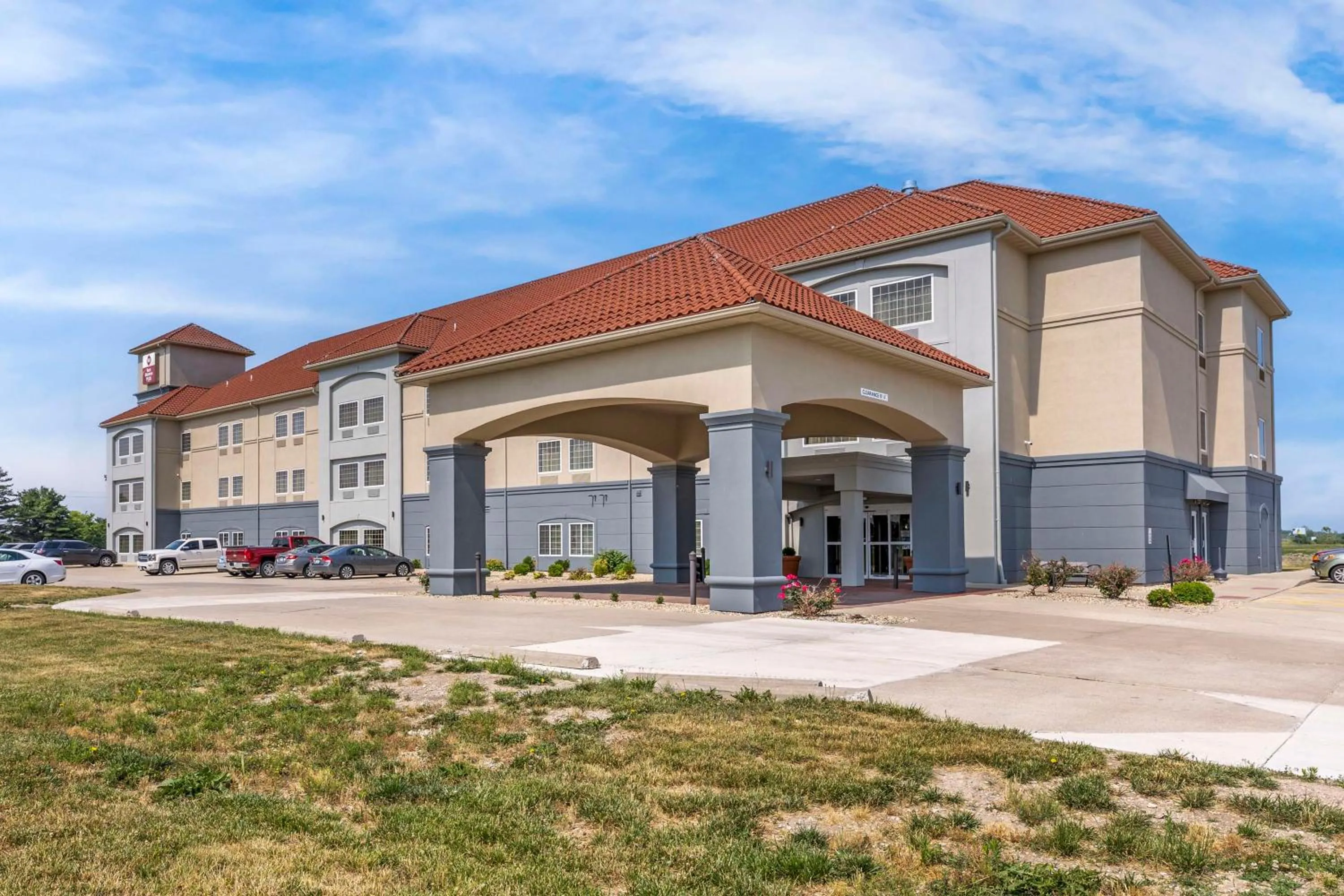 Property building in Best Western Plus MidAmerica Hotel