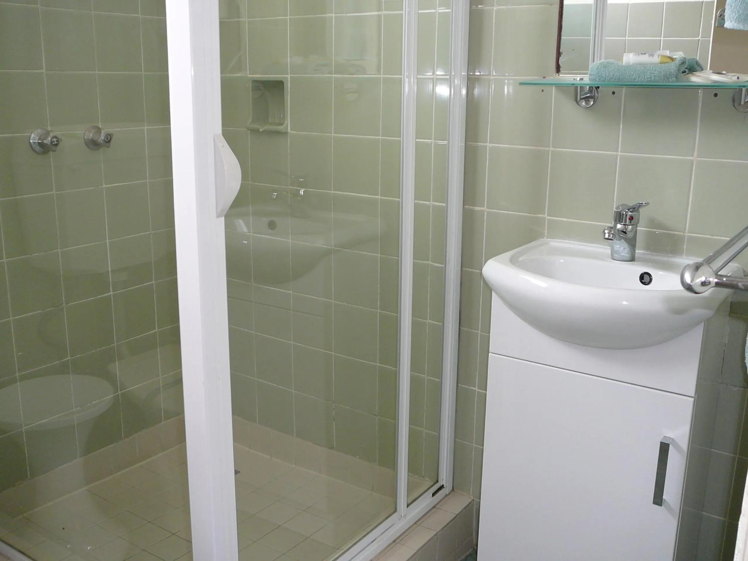 Shower in Murray River Motel