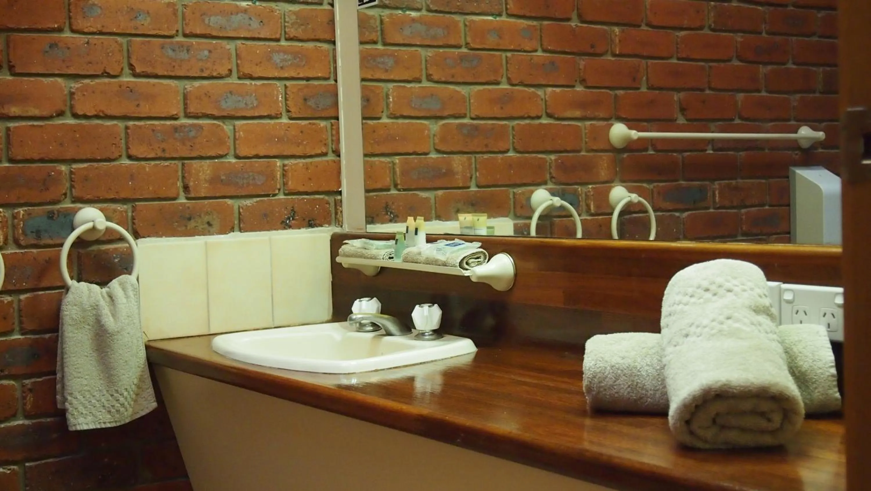 Bathroom in Murray River Motel