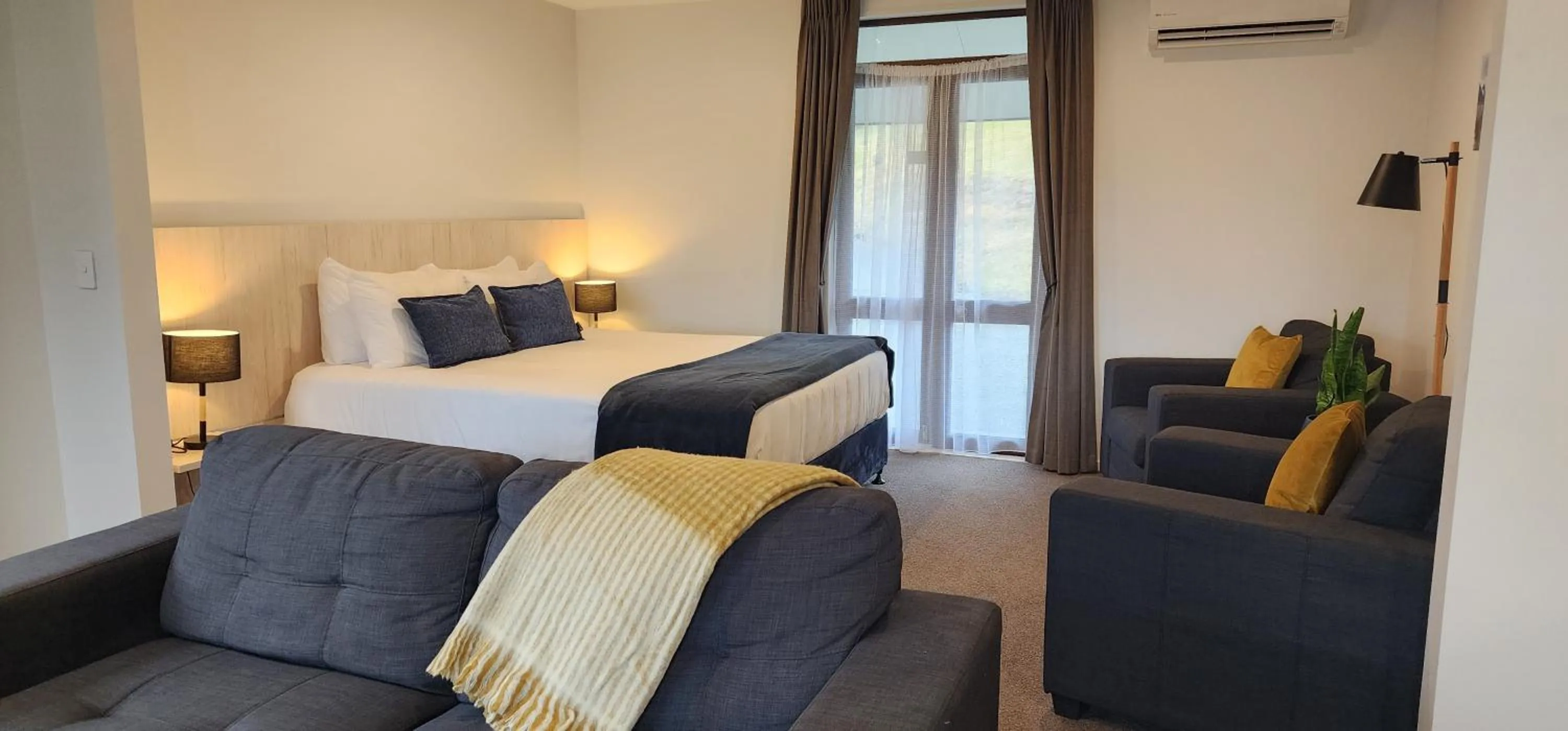 Bedroom, Bed in The Bealey Hotel