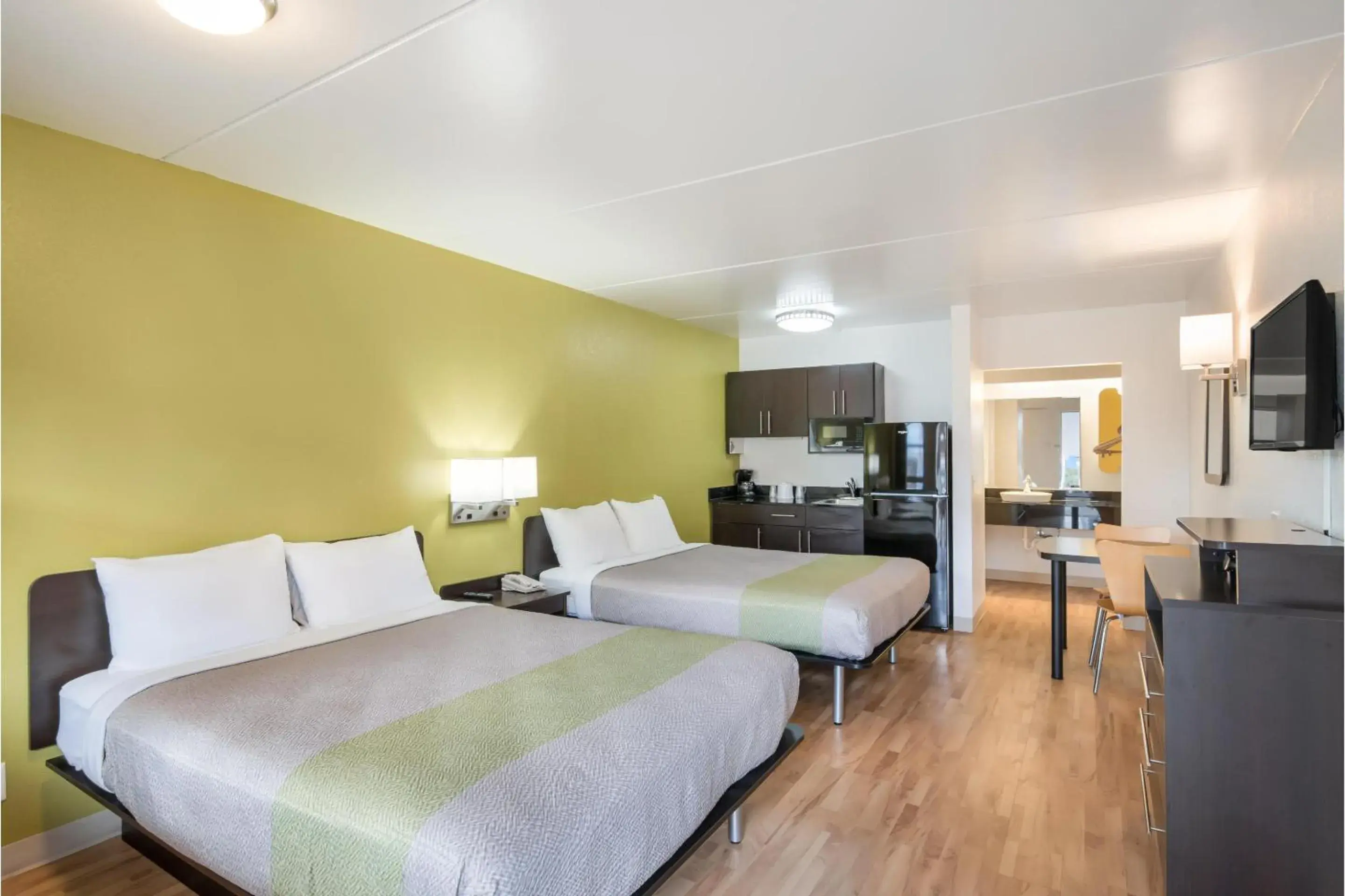 Premium Quadruple Room - Non-Smoking in Studio 6 Colorado Springs, Colorado - Air Force Academy Premium Quadruple Room - Non-Smoking in Studio 6 Colorado Springs, Colorado - Air Force Academy