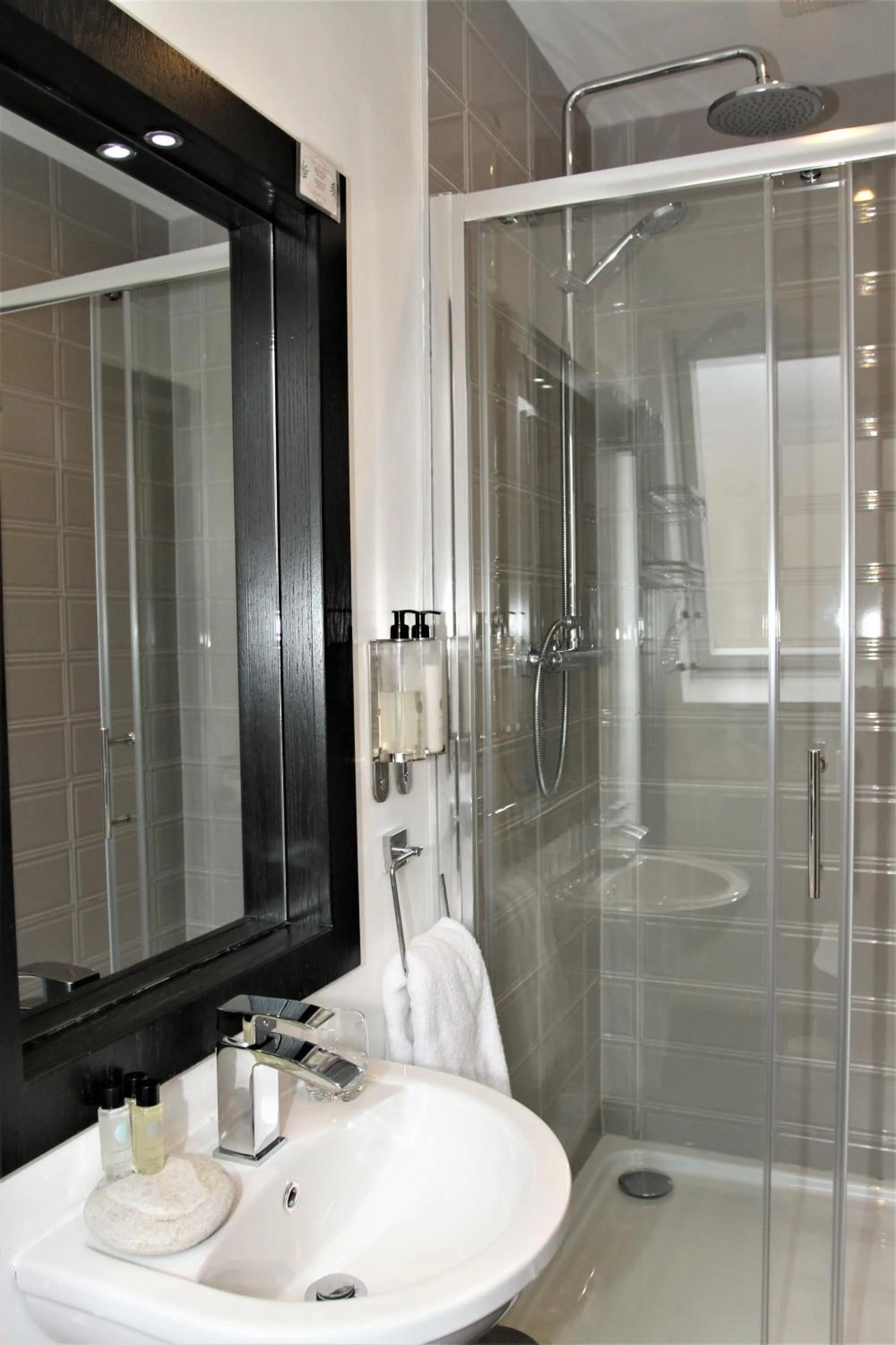 Shower in The Lane - Boutique Residence