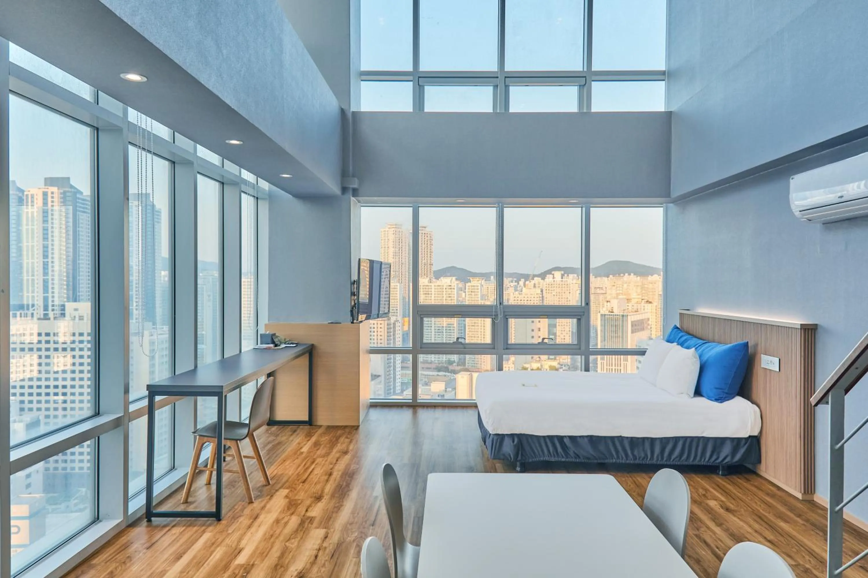 View (from property/room), Bed in Kolon Seacloud Hotel