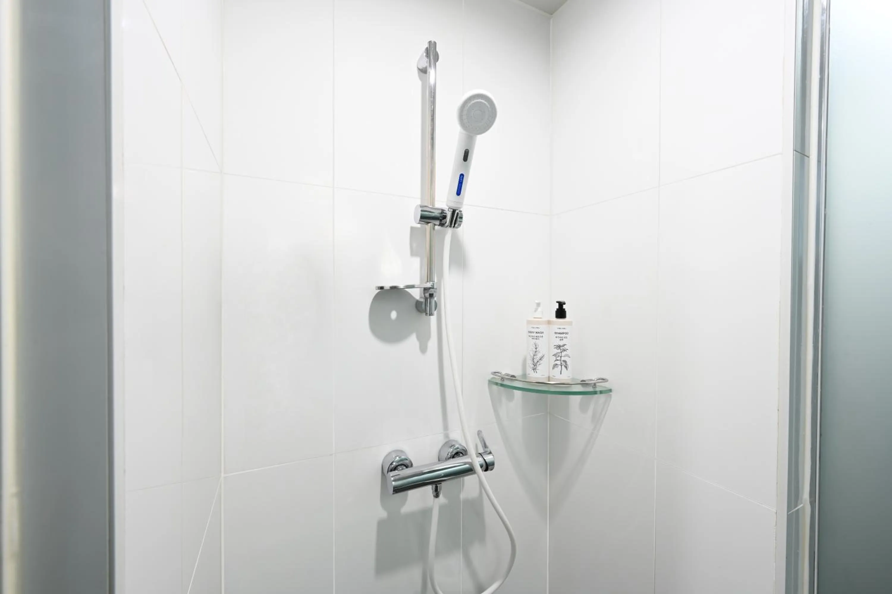 Shower in Kolon Seacloud Hotel