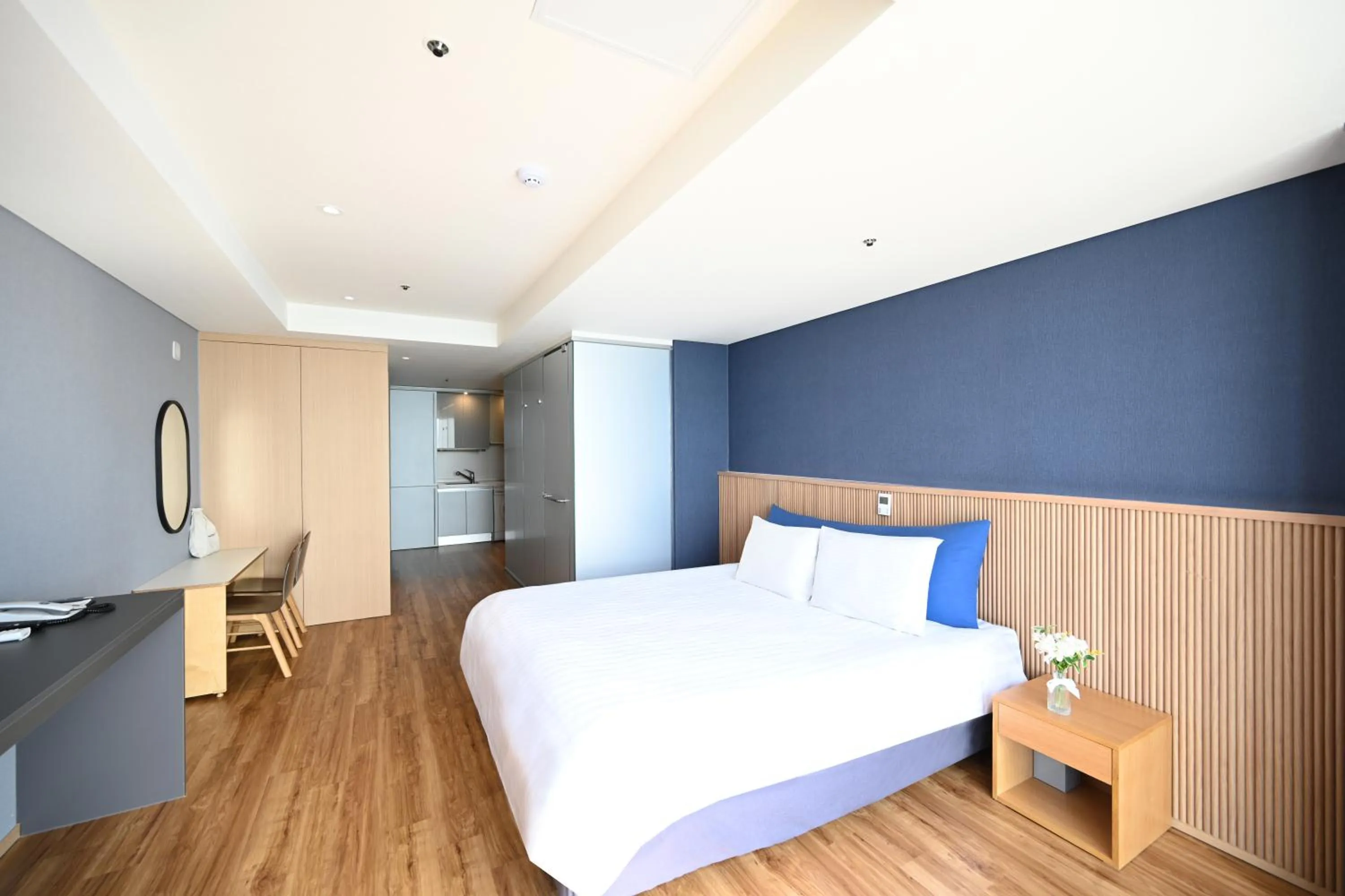 Bedroom, Bed in Kolon Seacloud Hotel