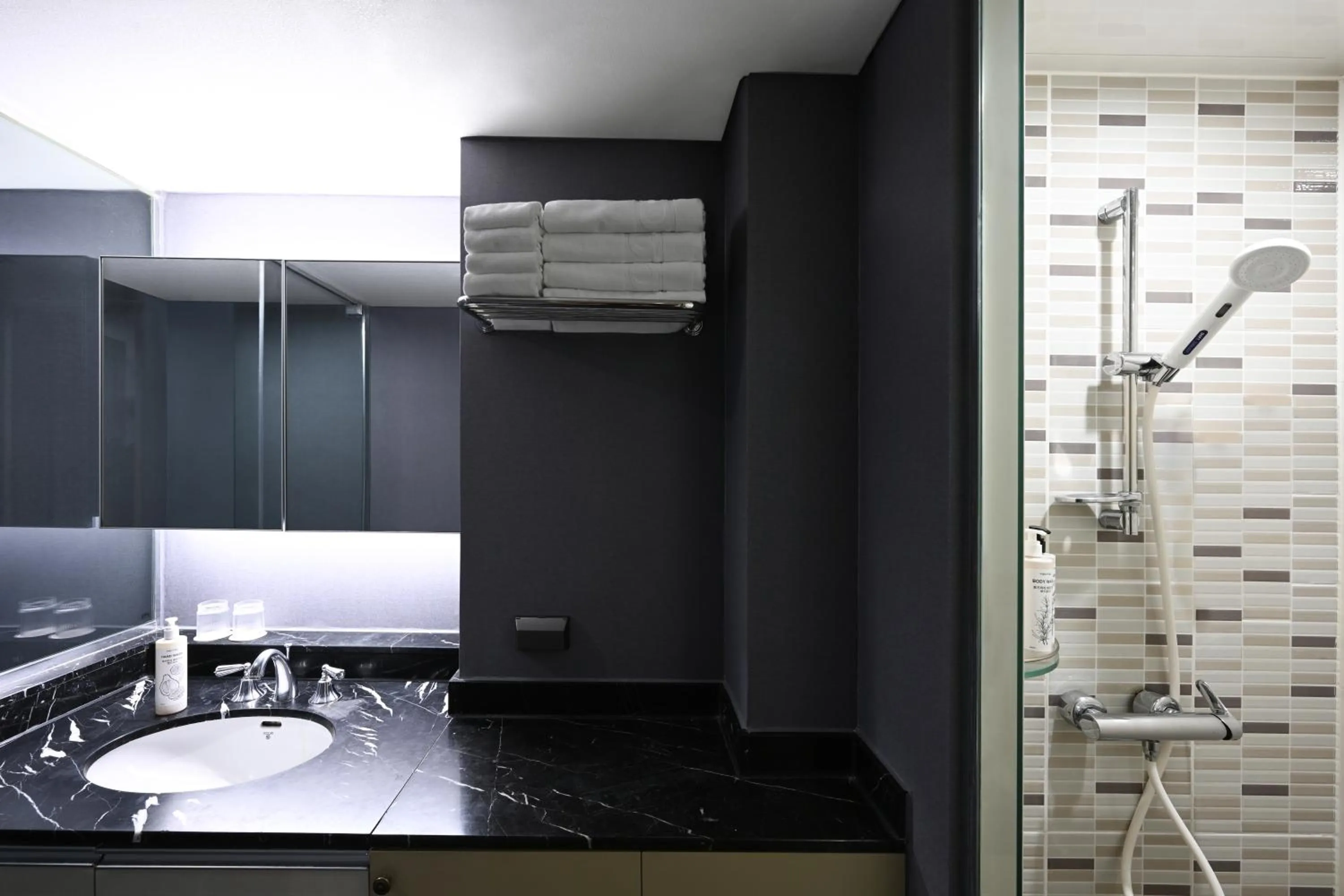 Shower in Kolon Seacloud Hotel