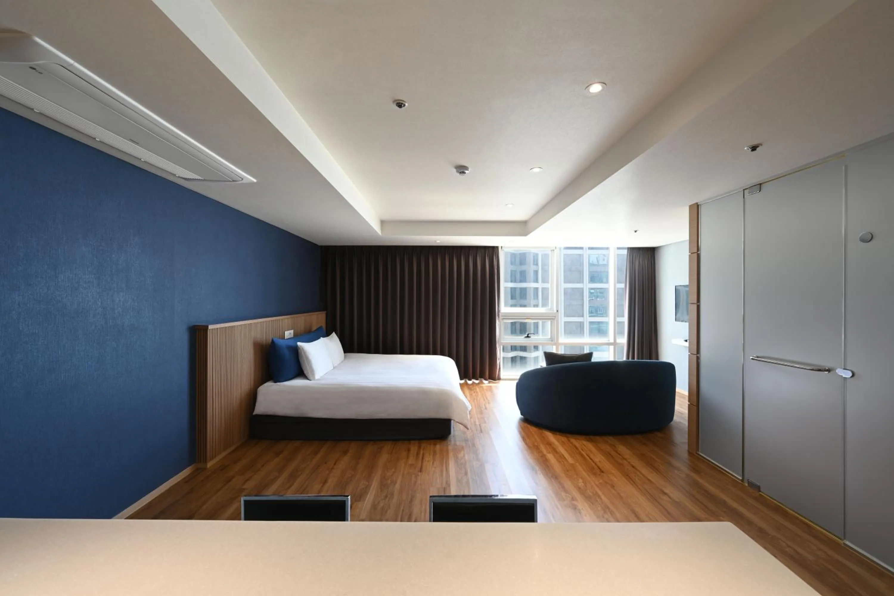 View (from property/room), Bed in Kolon Seacloud Hotel