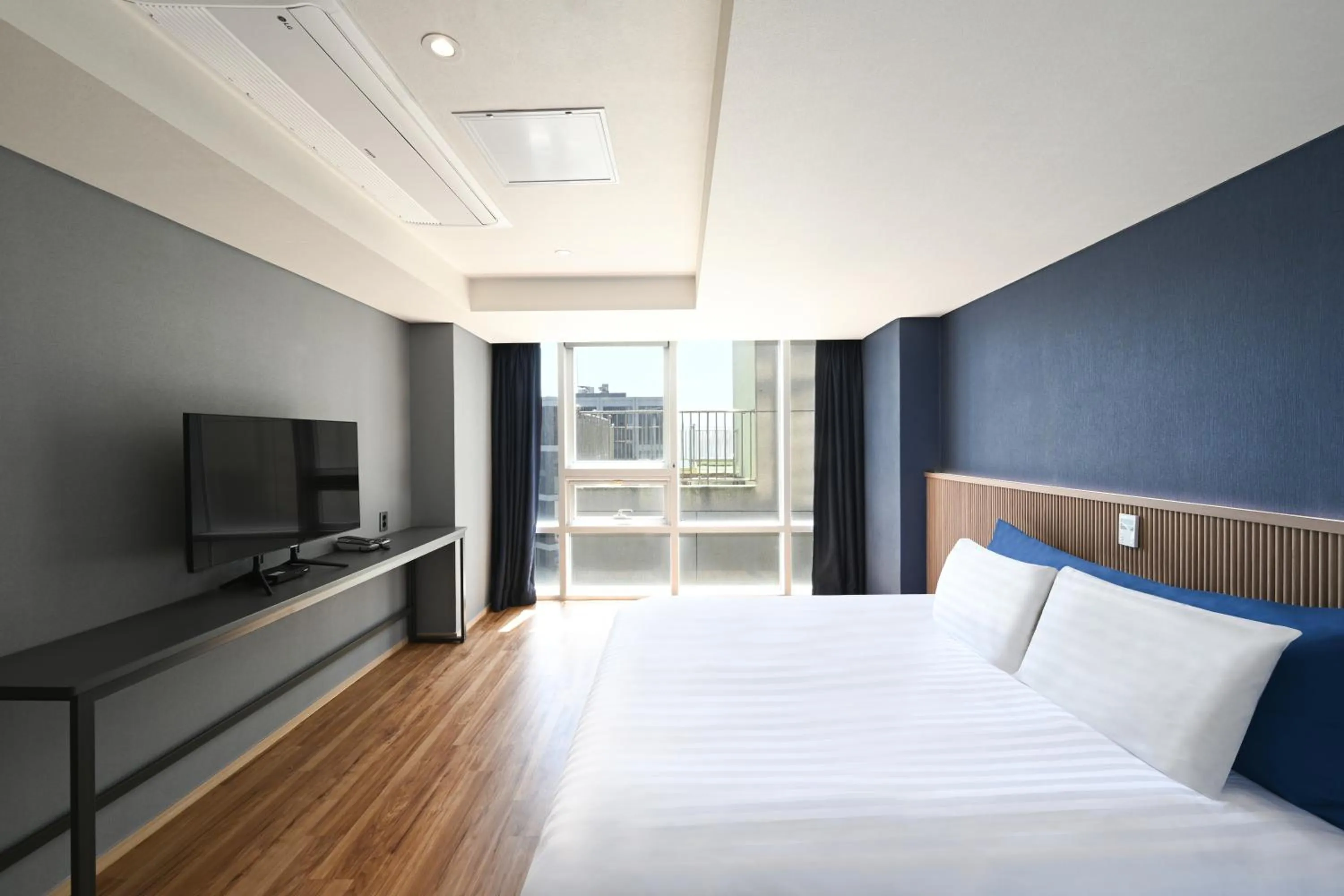 Bedroom, Bed in Kolon Seacloud Hotel
