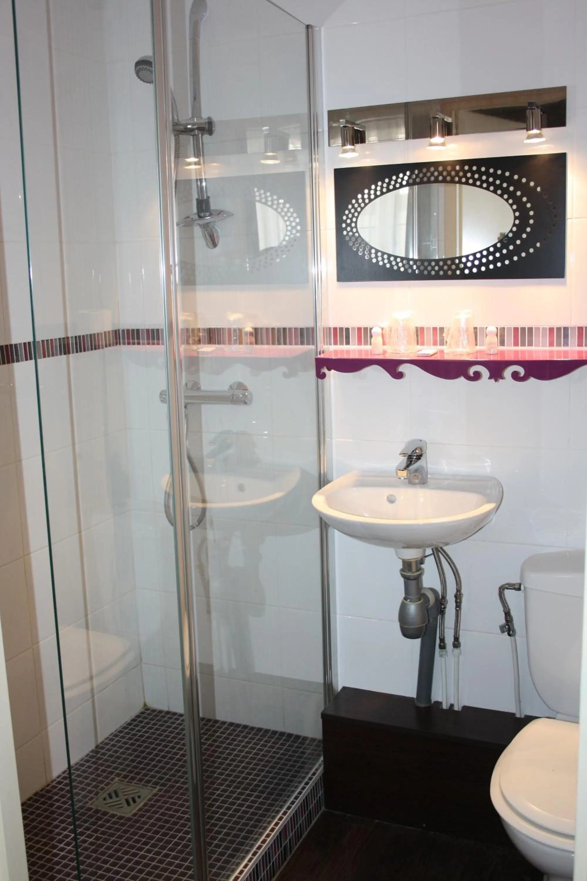 Bathroom in Hôtel République