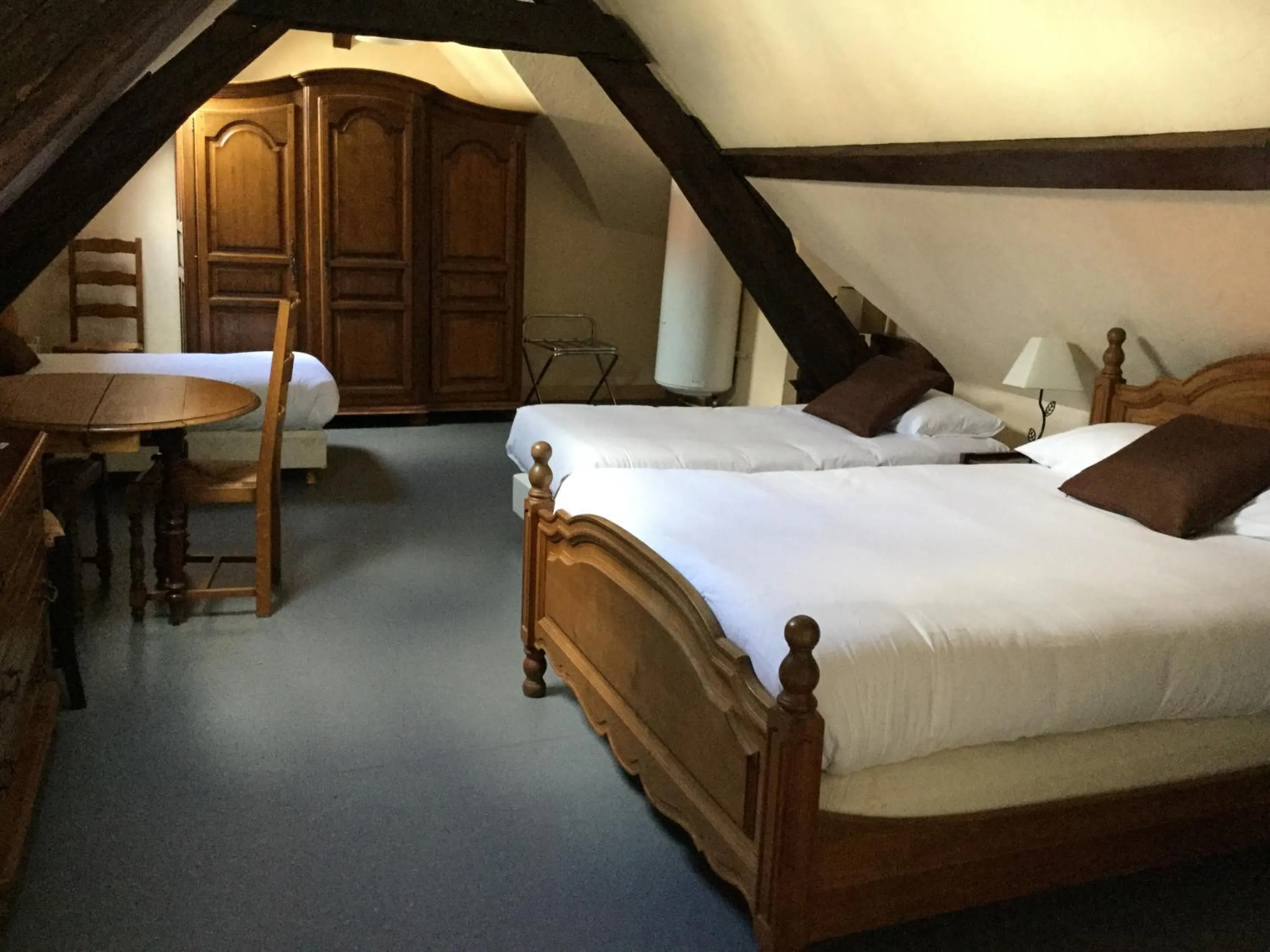 Photo of the whole room, Bed in Hôtel République