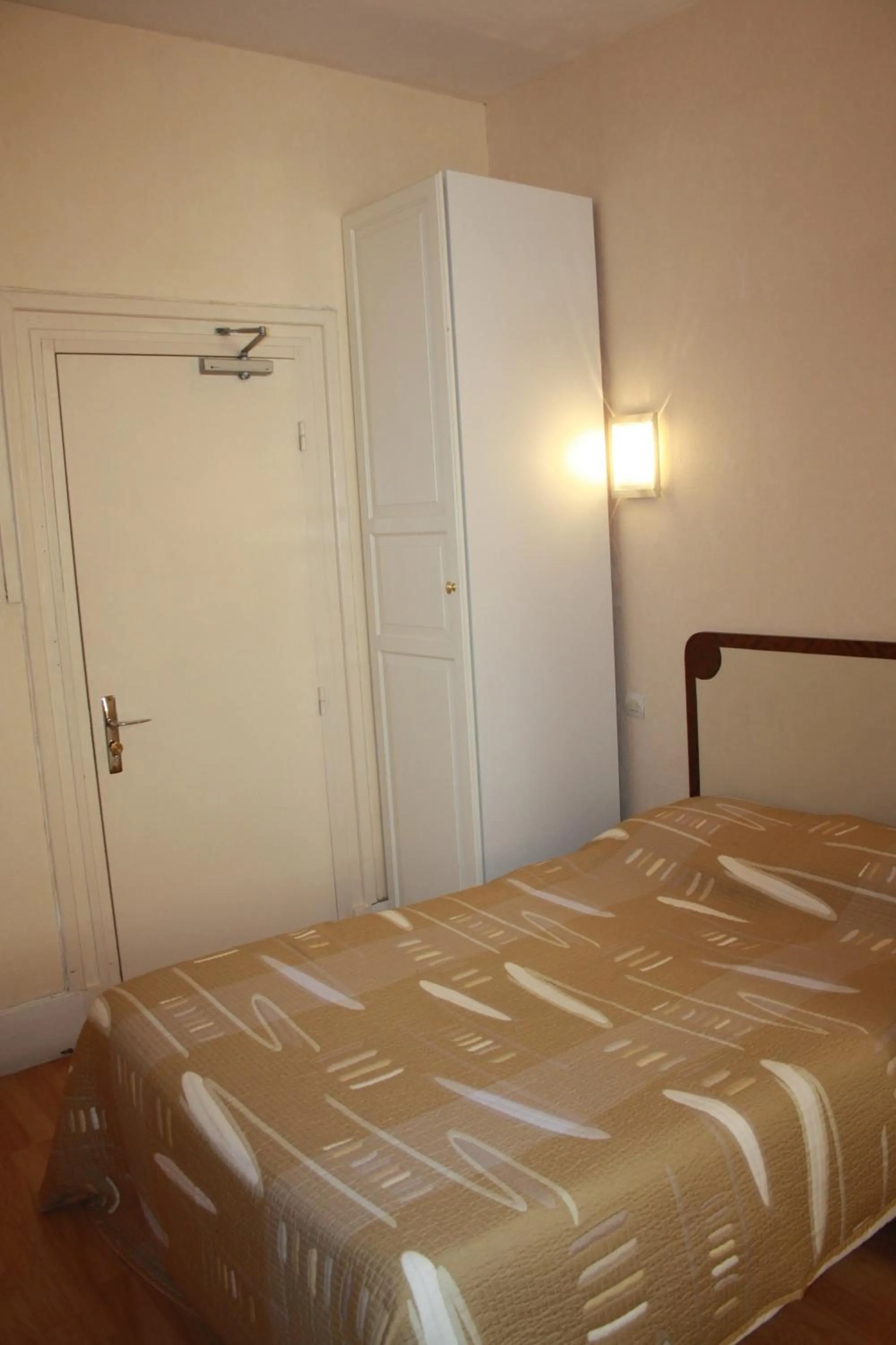 Bedroom, Bed in Hôtel République