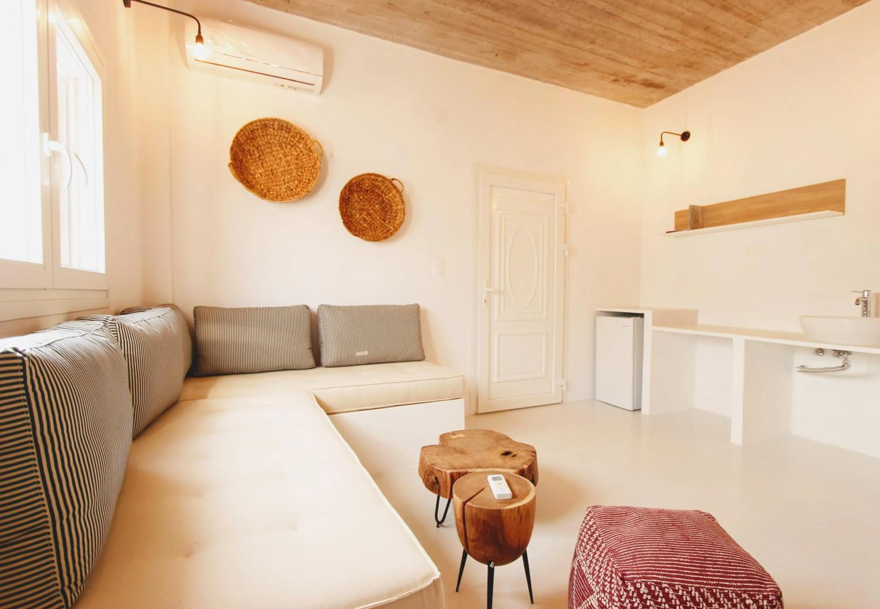 Bed in Mesanto Luxury Suites