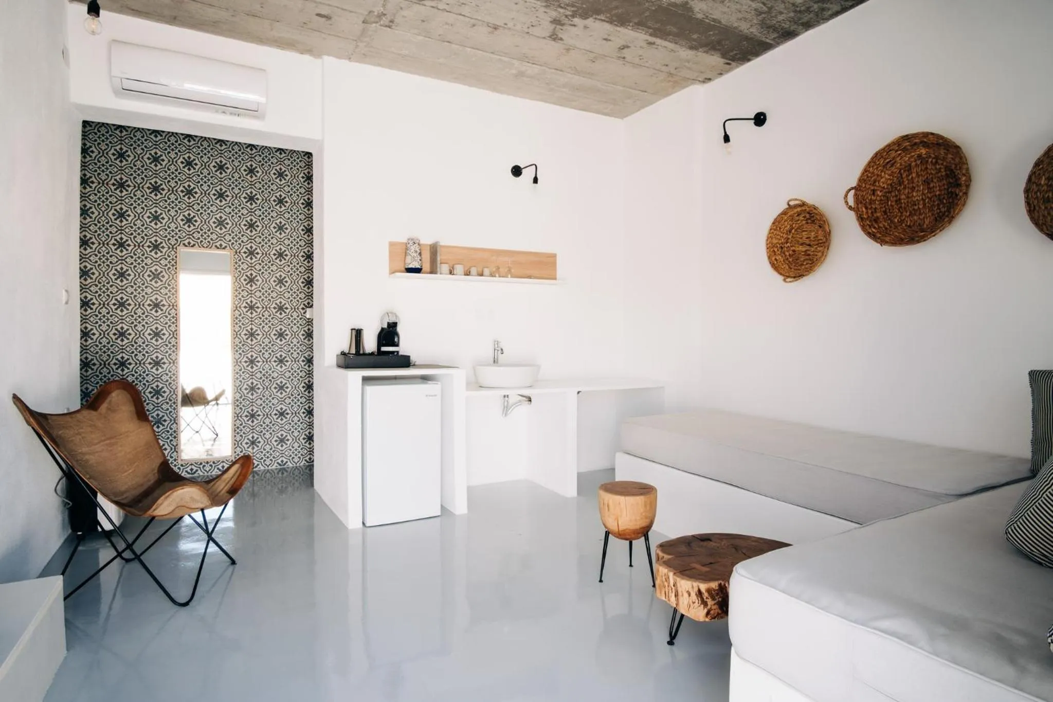 Bed in Mesanto Luxury Suites