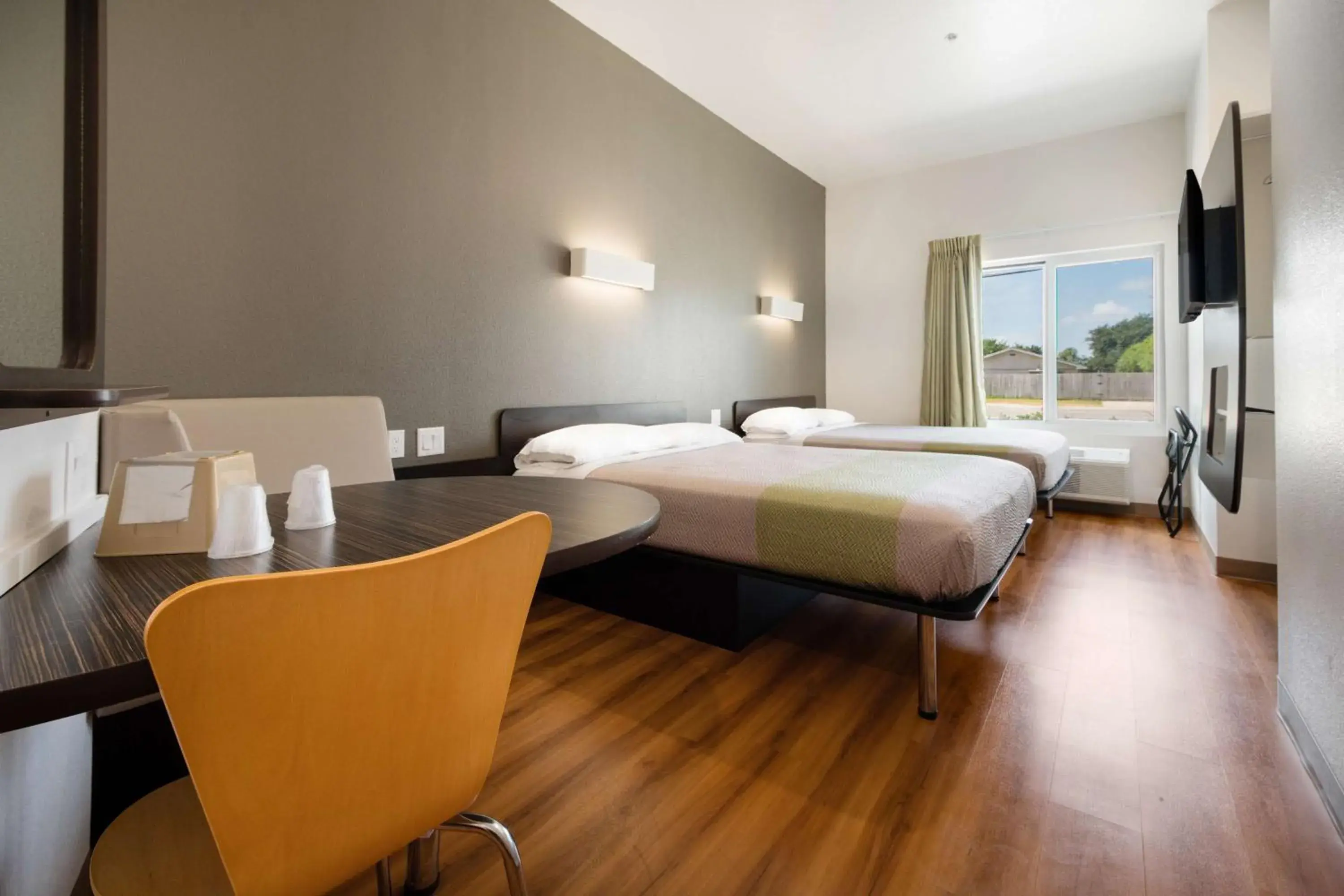 Quadruple Room - single occupancy in Motel 6-Corpus Christi, TX Quadruple Room - single occupancy in Motel 6-Corpus Christi, TX