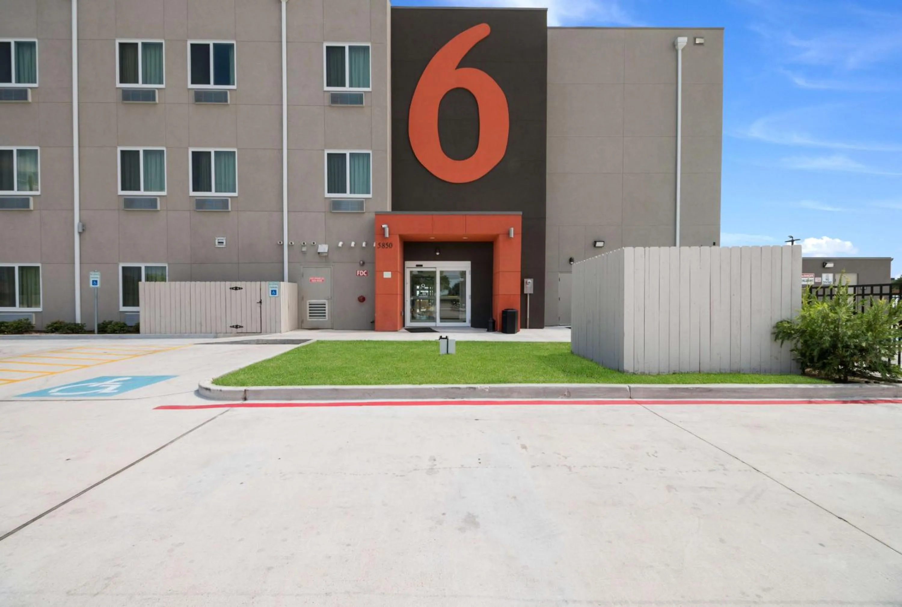 Property building in Motel 6-Corpus Christi, TX