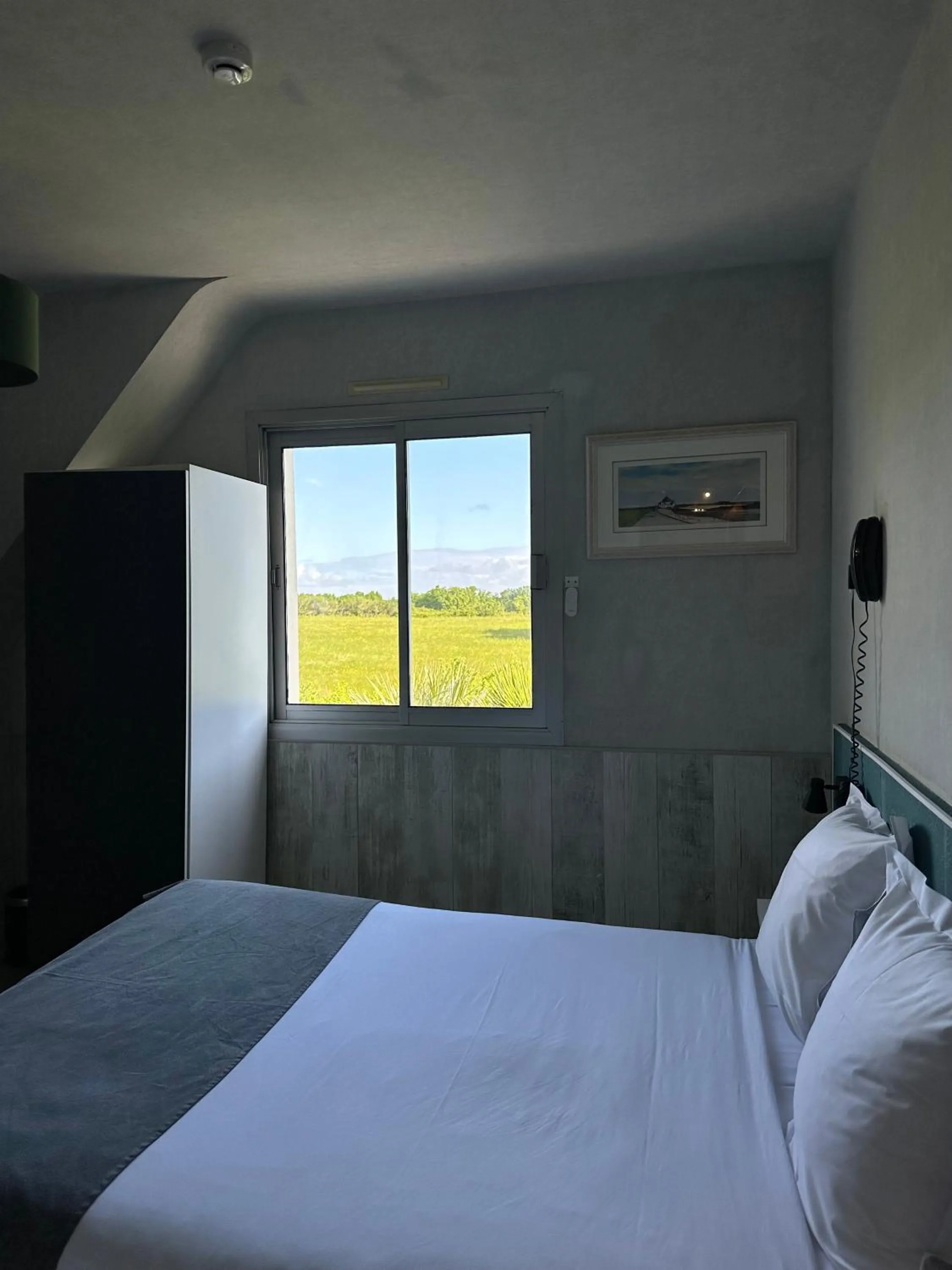 Bed in Hôtel Restaurant Le Mur du Roy