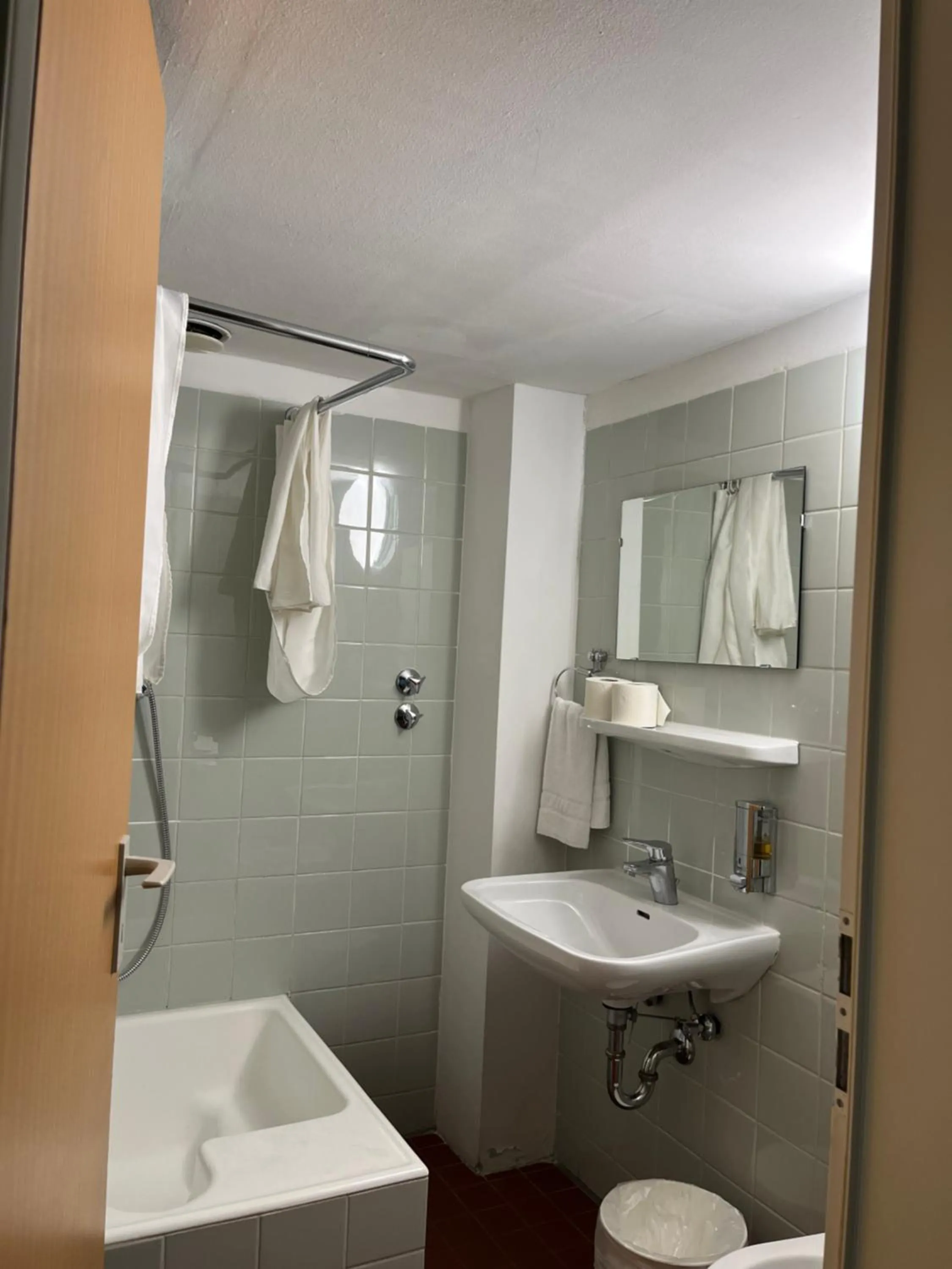 Bathroom in 1, 2, sleep Hostel Nürnberg Messe