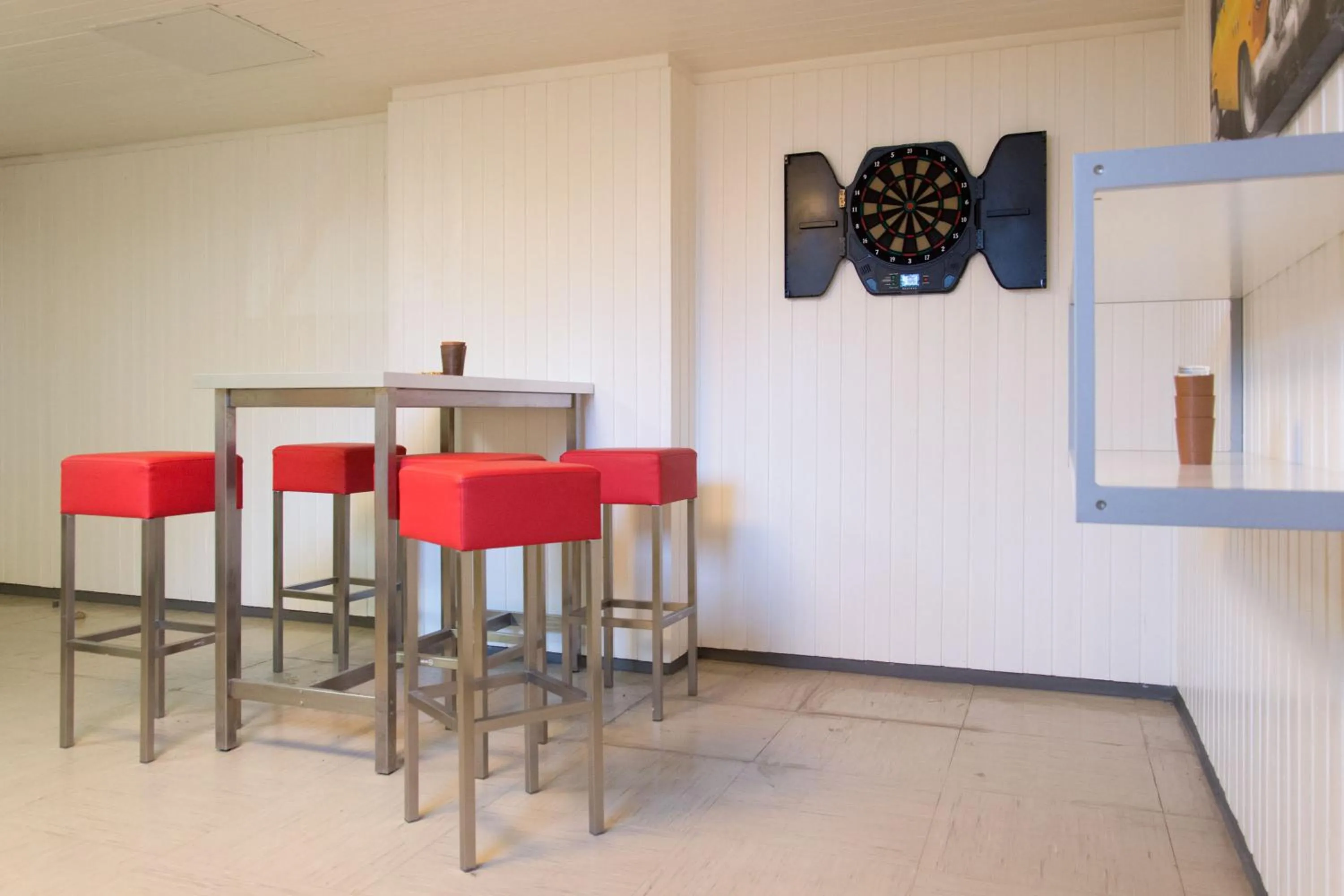 Communal lounge/ TV room in 1, 2, sleep Hostel Nürnberg Messe