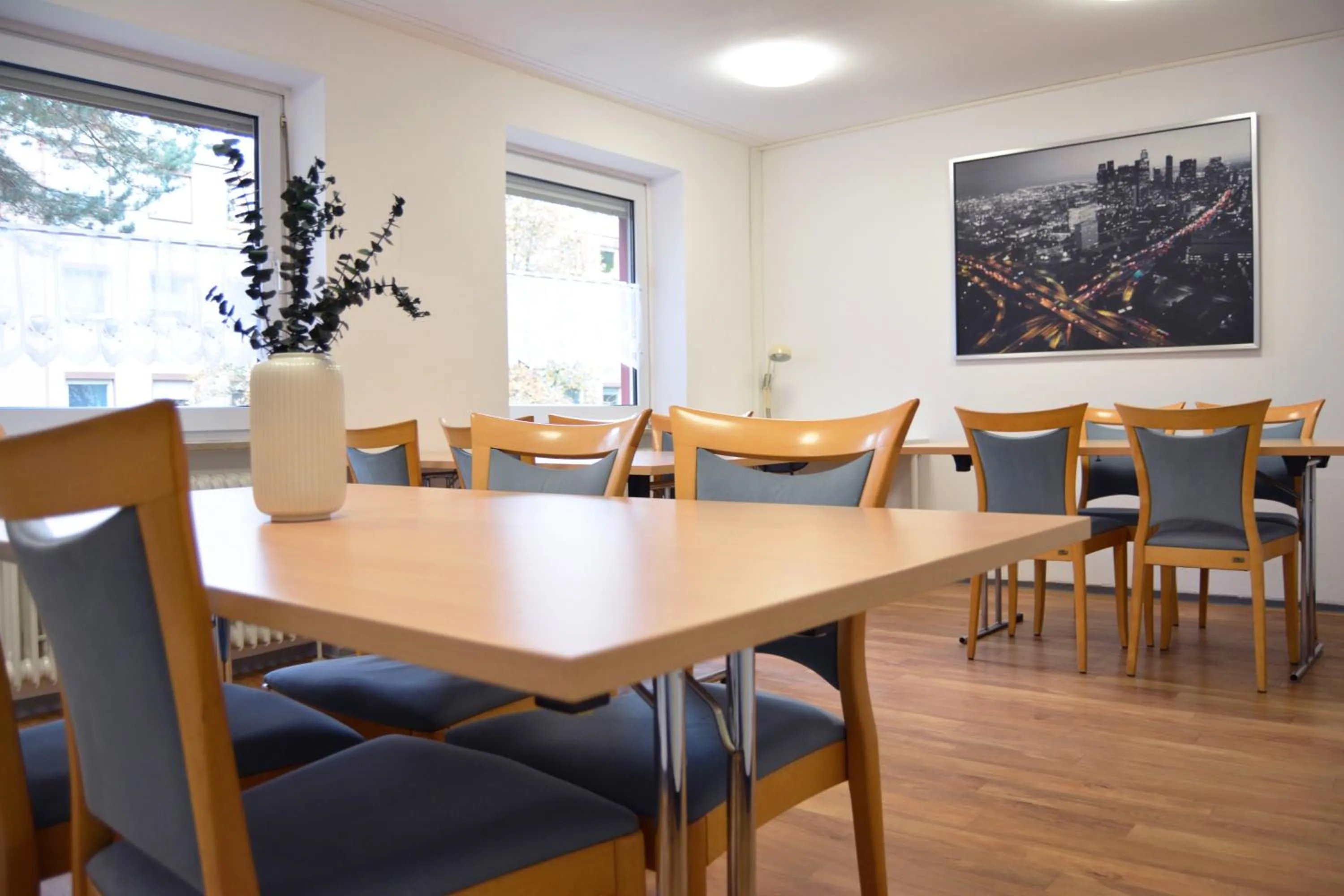 Communal lounge/ TV room in 1, 2, sleep Hostel Nürnberg Messe