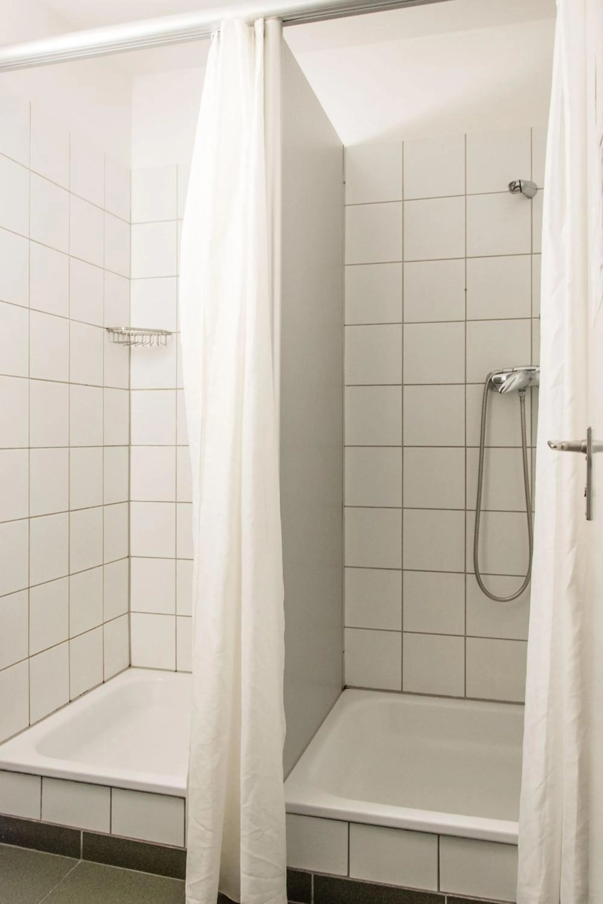 Shower in 1, 2, sleep Hostel Nürnberg Messe