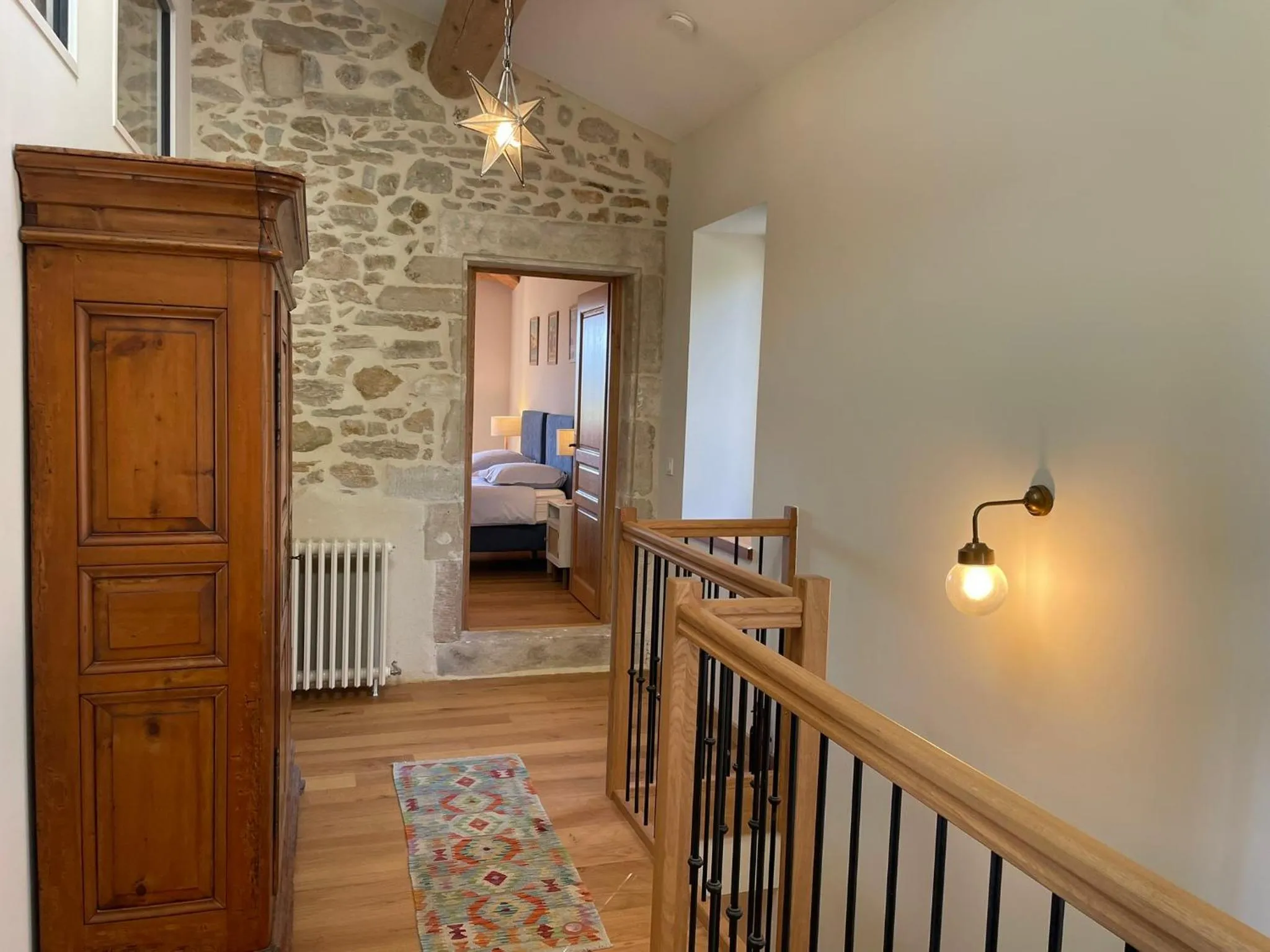 wardrobe, Bed in Les Yourtes de Provence