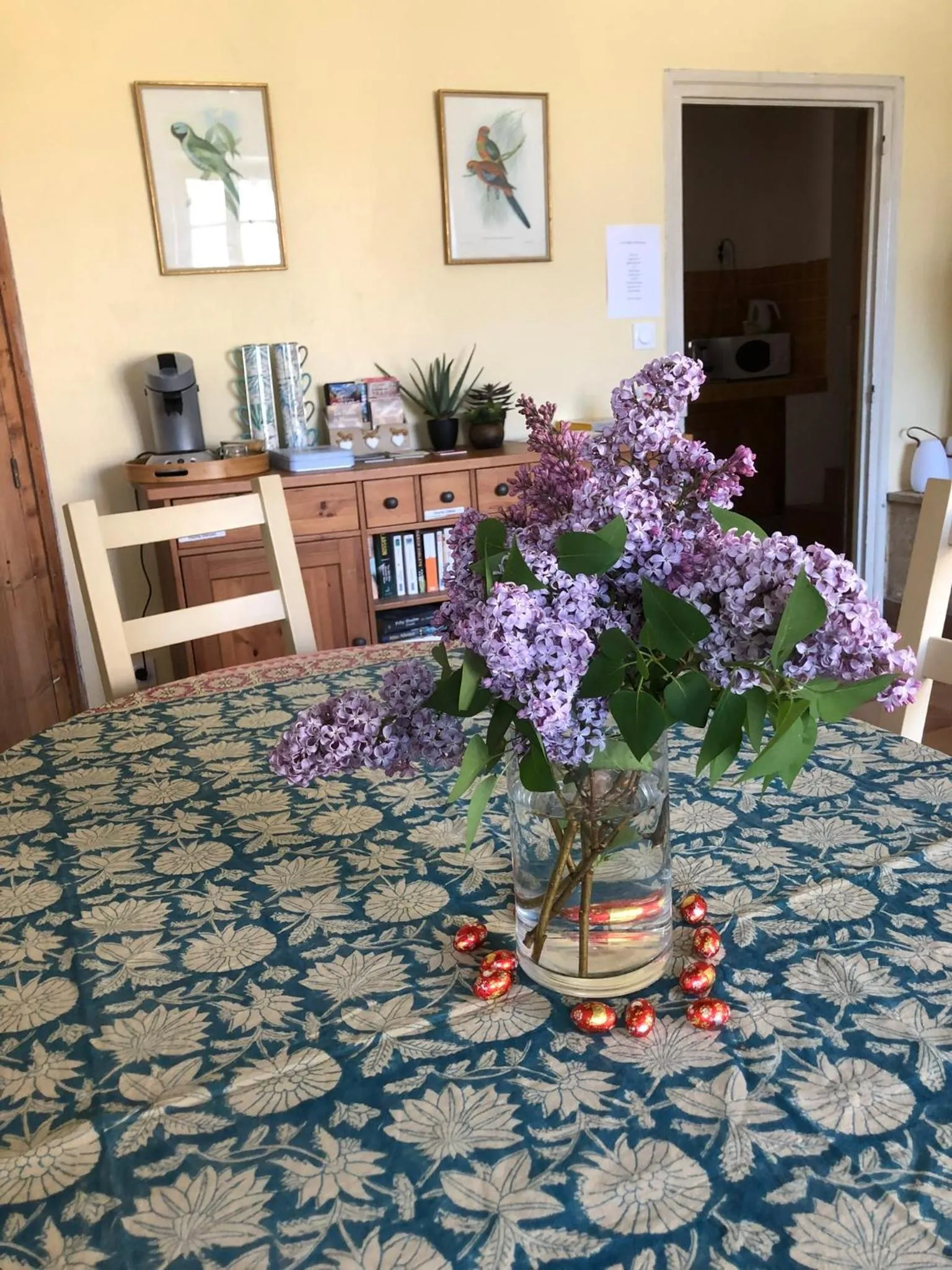 Dining area in Les Yourtes de Provence