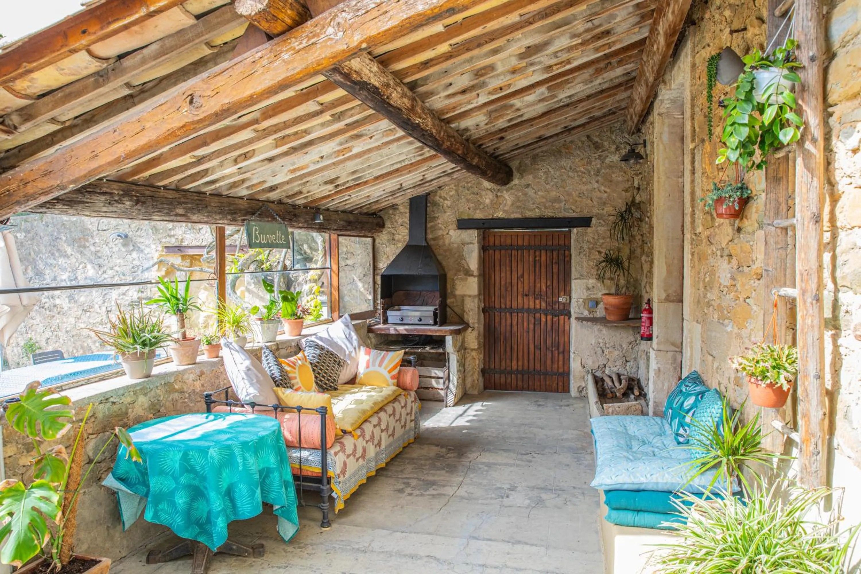 Patio in Les Yourtes de Provence
