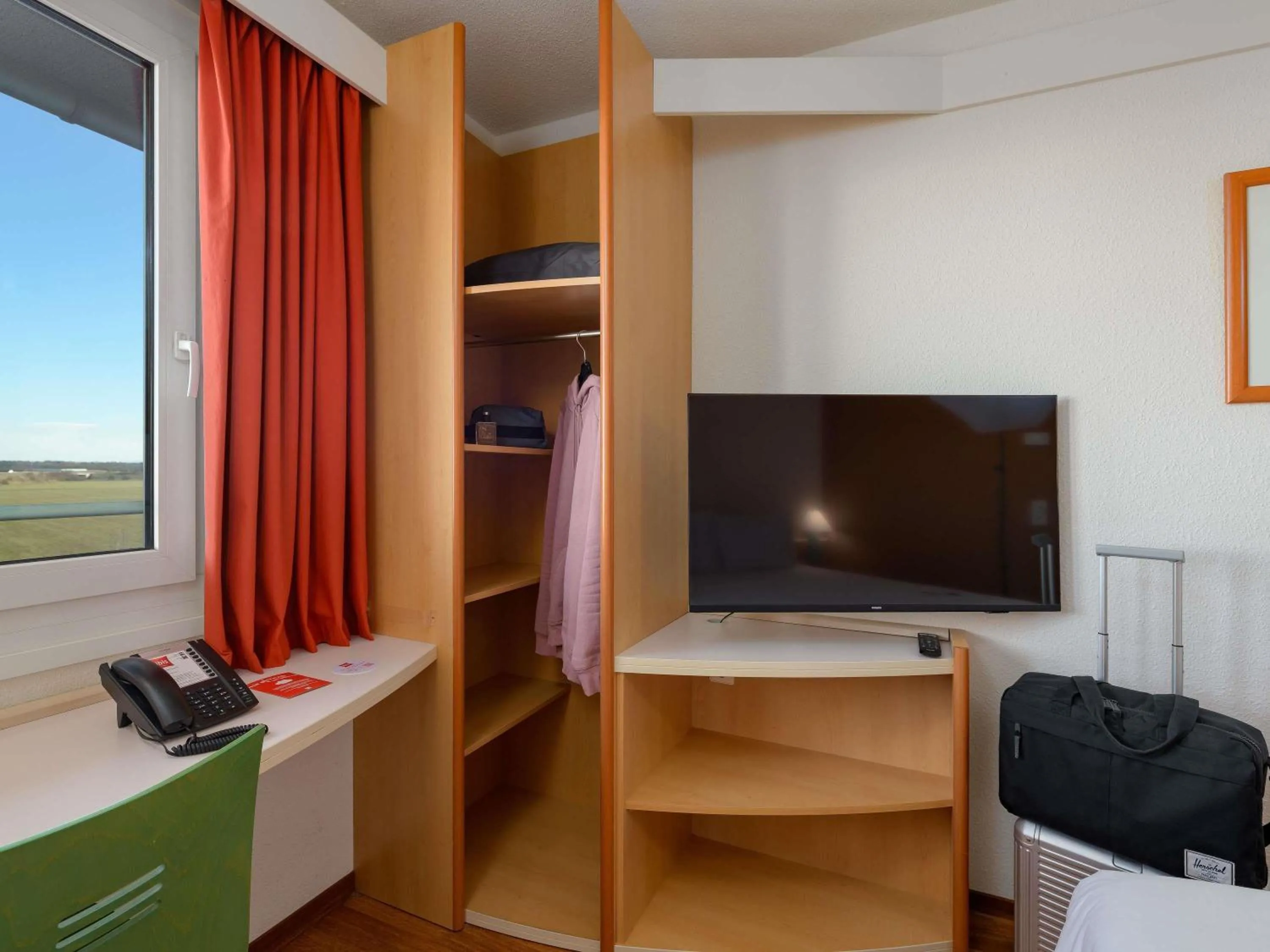 Bedroom in ibis Hotel München Garching