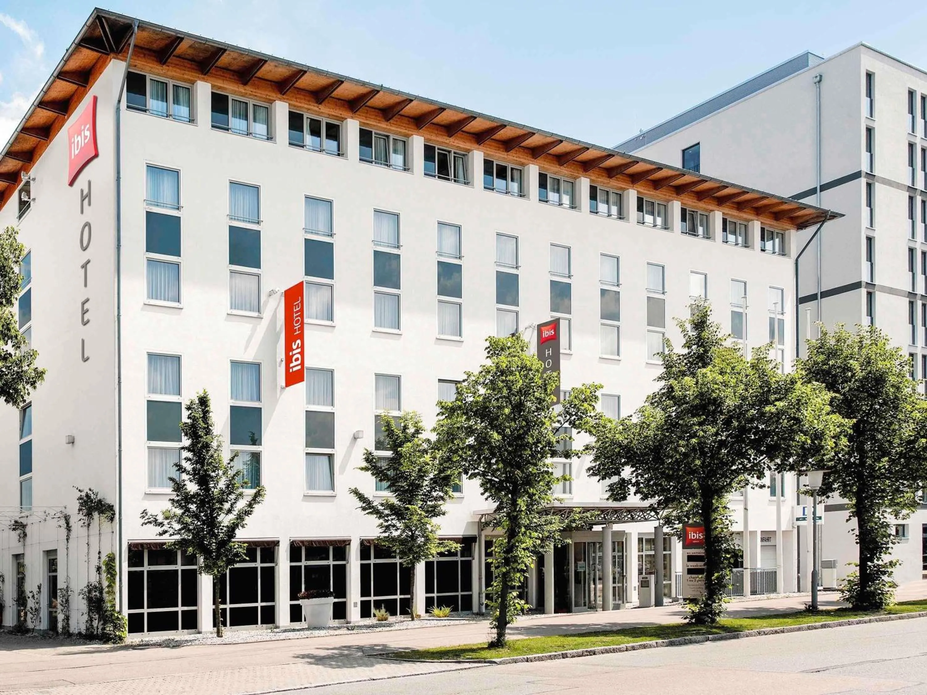 Property building in ibis Hotel München Garching