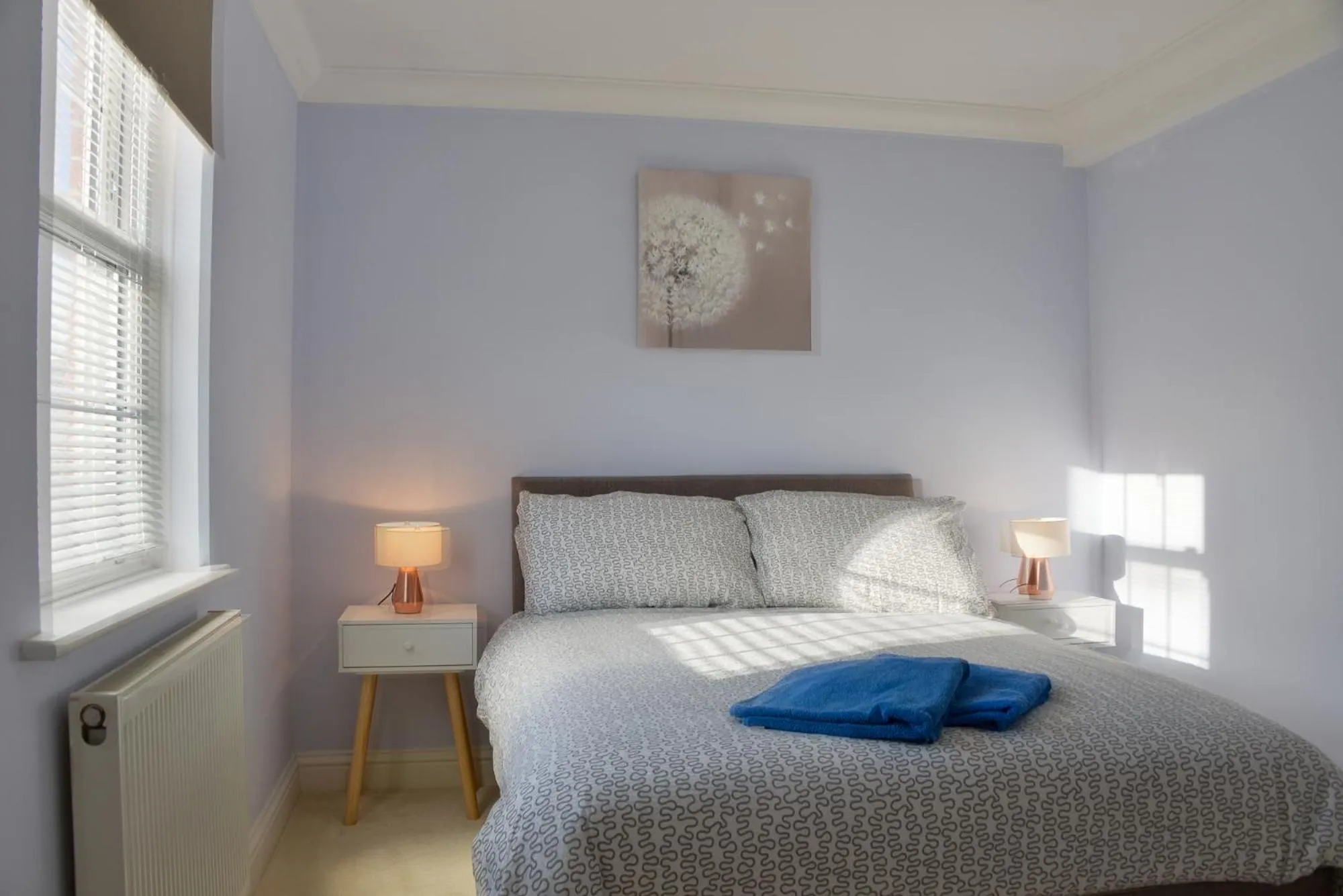 Bedroom, Bed in Wakeford Cottage