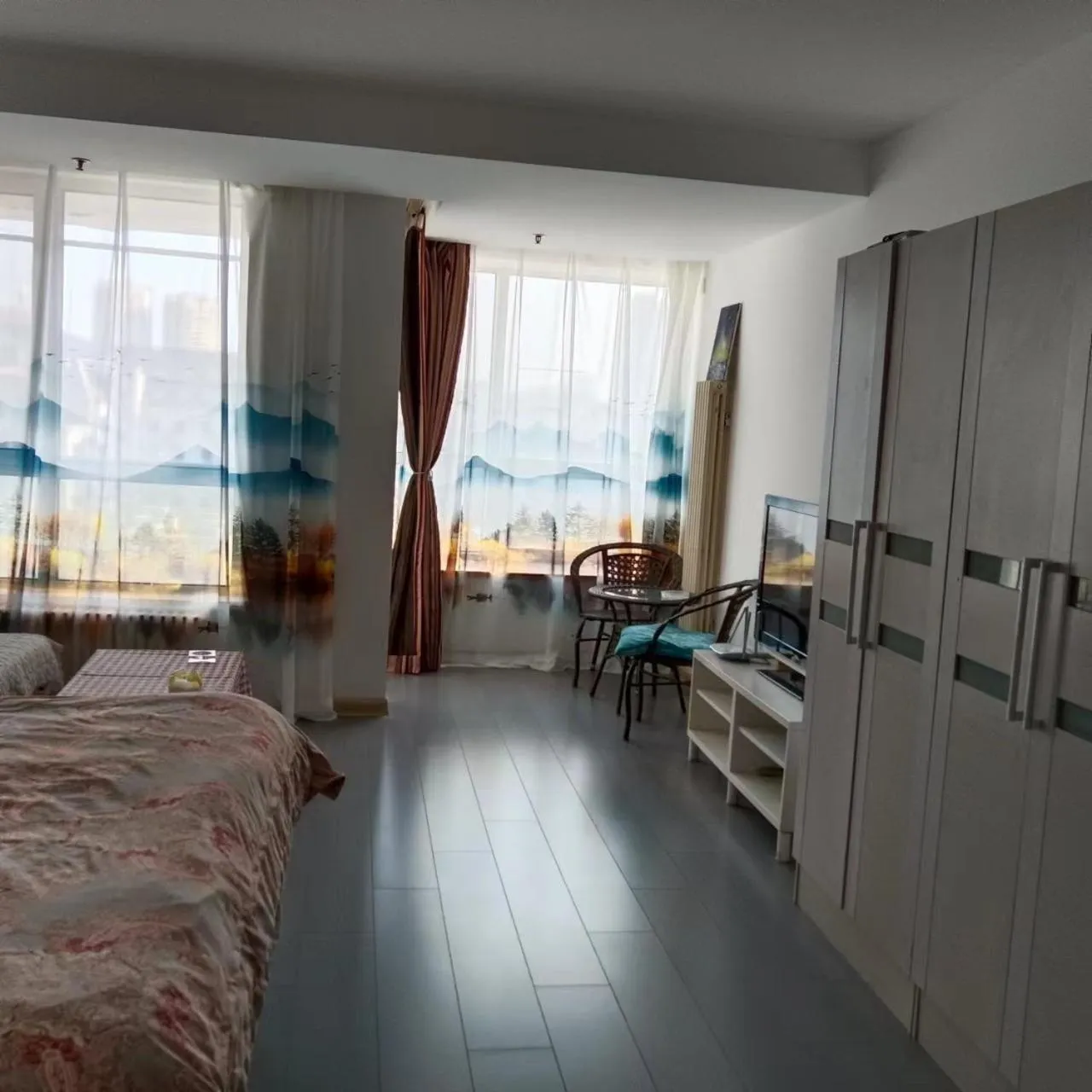 Photo of the whole room, Bed in Dalian Xiuzhu Mansion Apartment