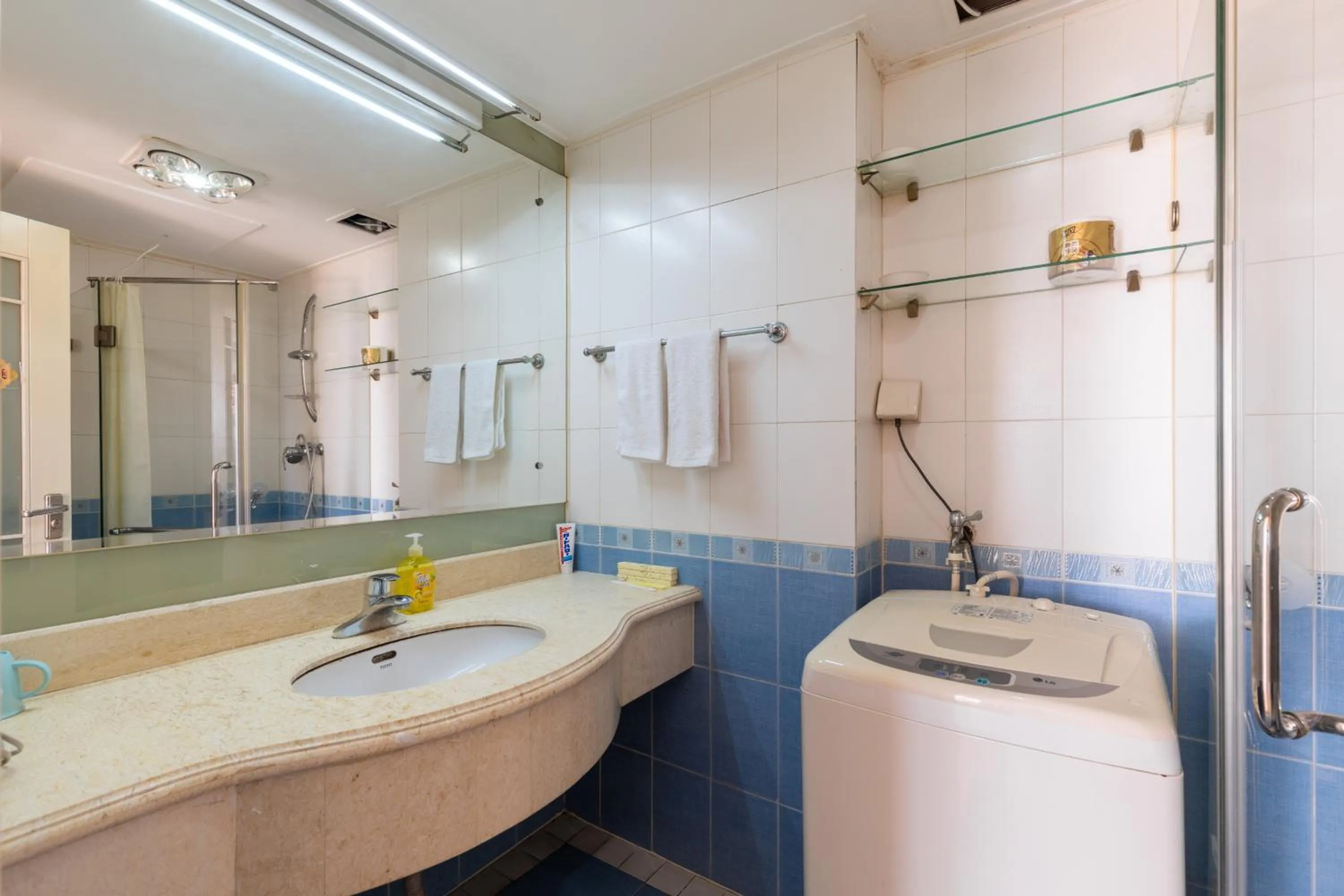 Bathroom in Dalian Xiuzhu Mansion Apartment