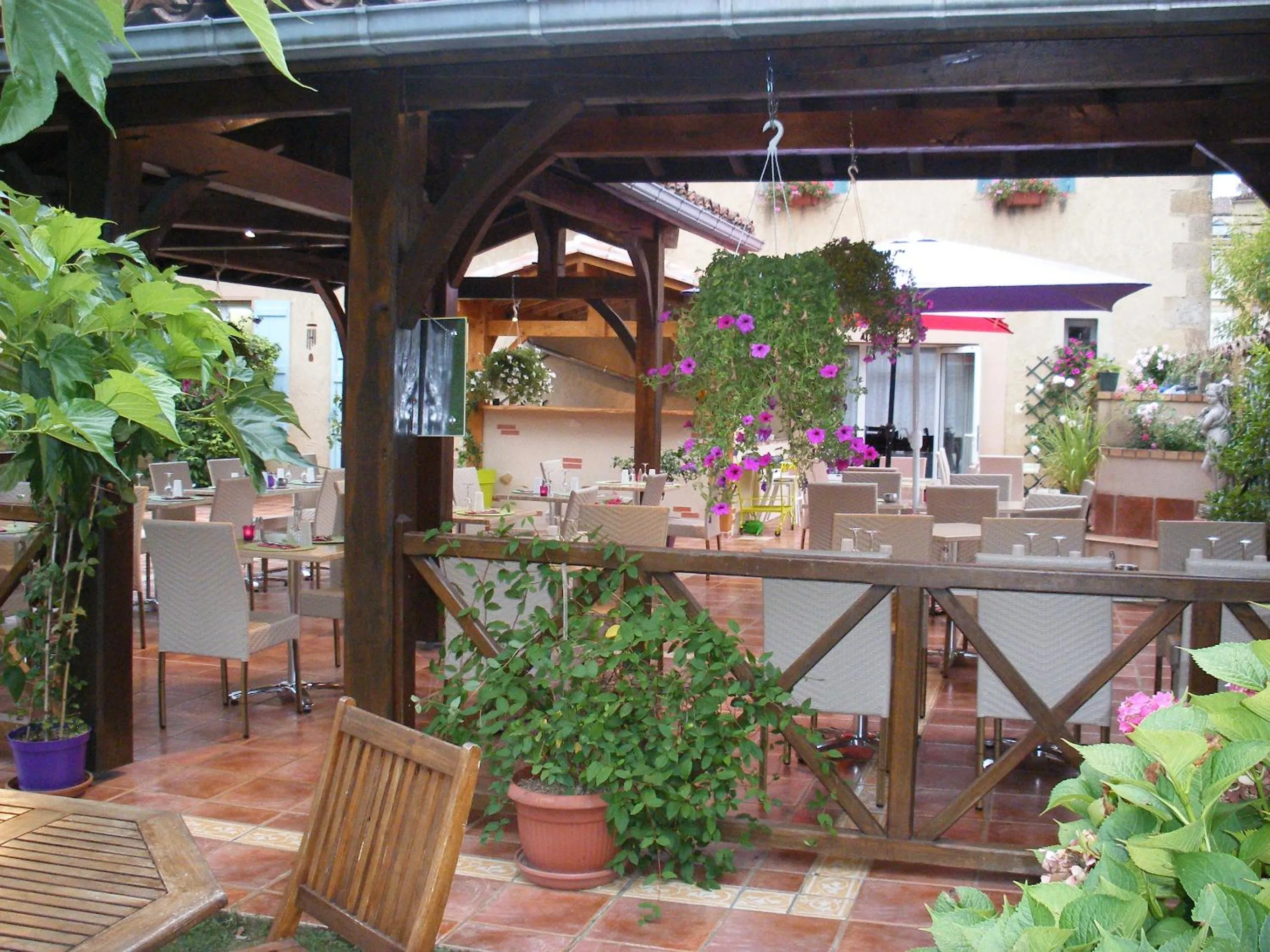 Balcony/Terrace in Hôtel Restaurant du Commerce