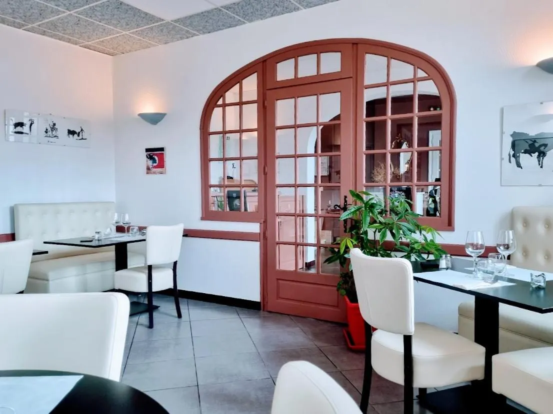 Restaurant/places to eat in Hôtel Restaurant du Commerce