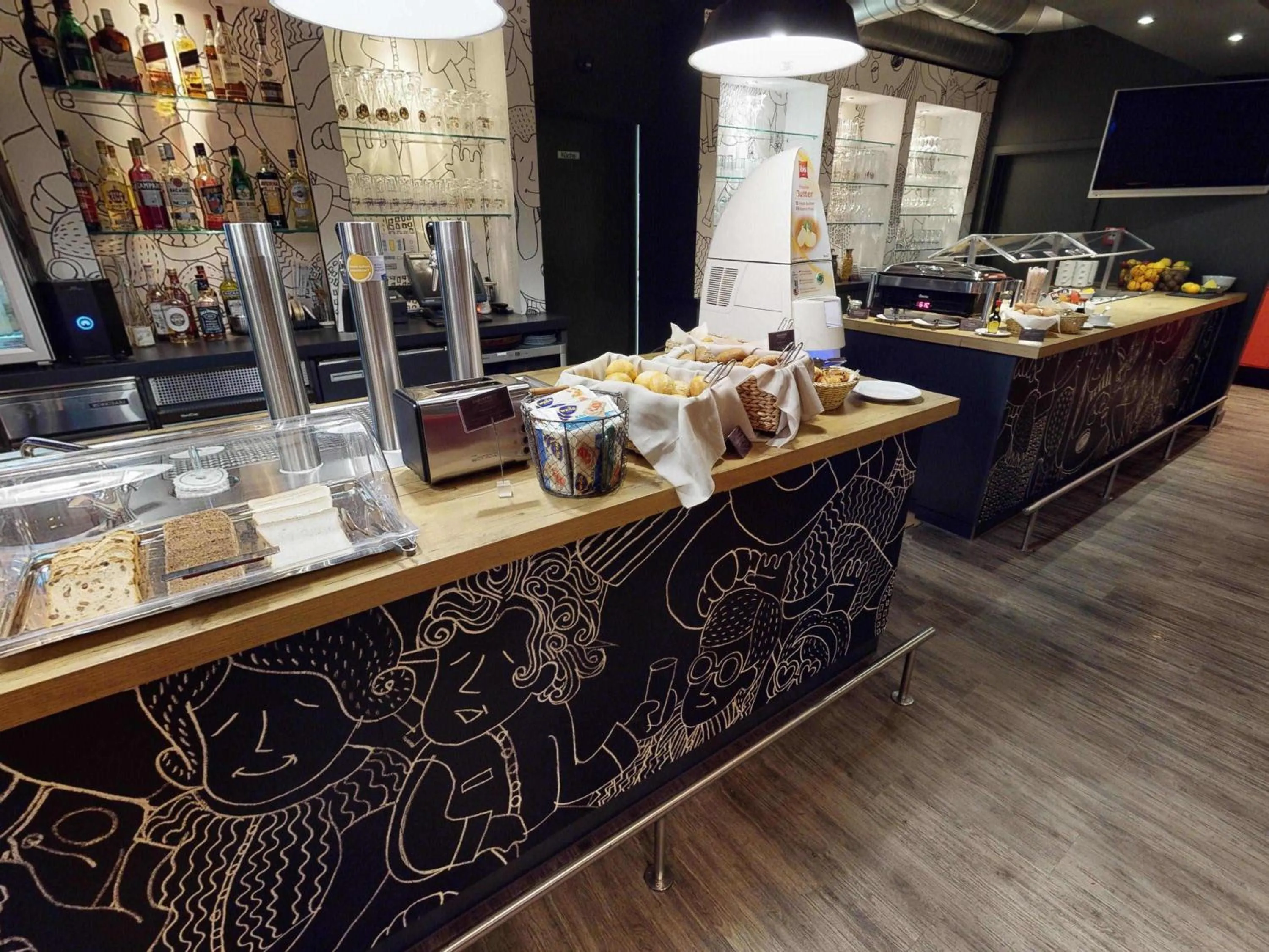 Breakfast in ibis Hotel Köln Airport