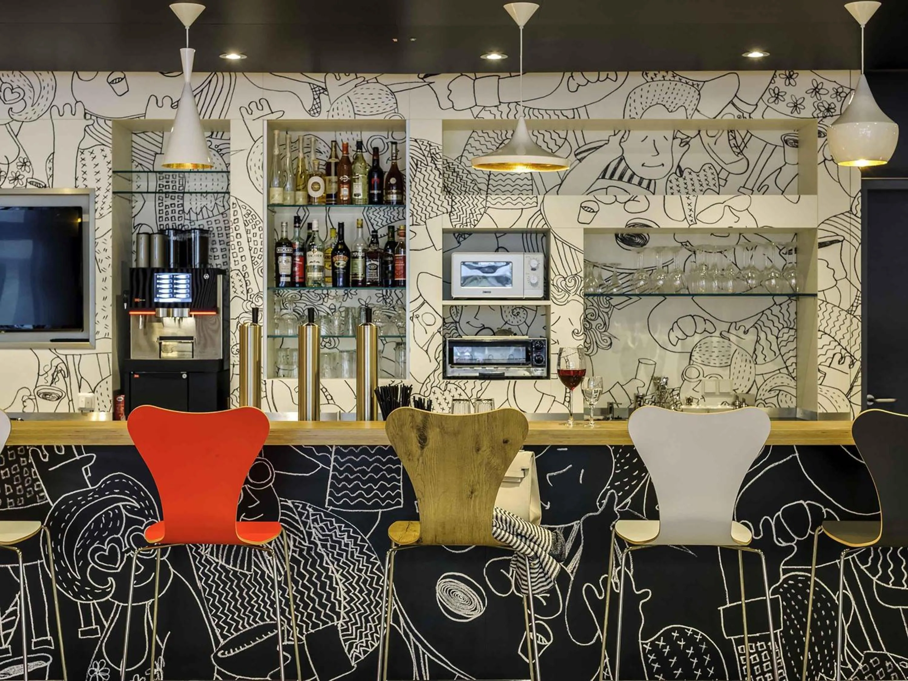 Lounge or bar in ibis Hotel Köln Airport