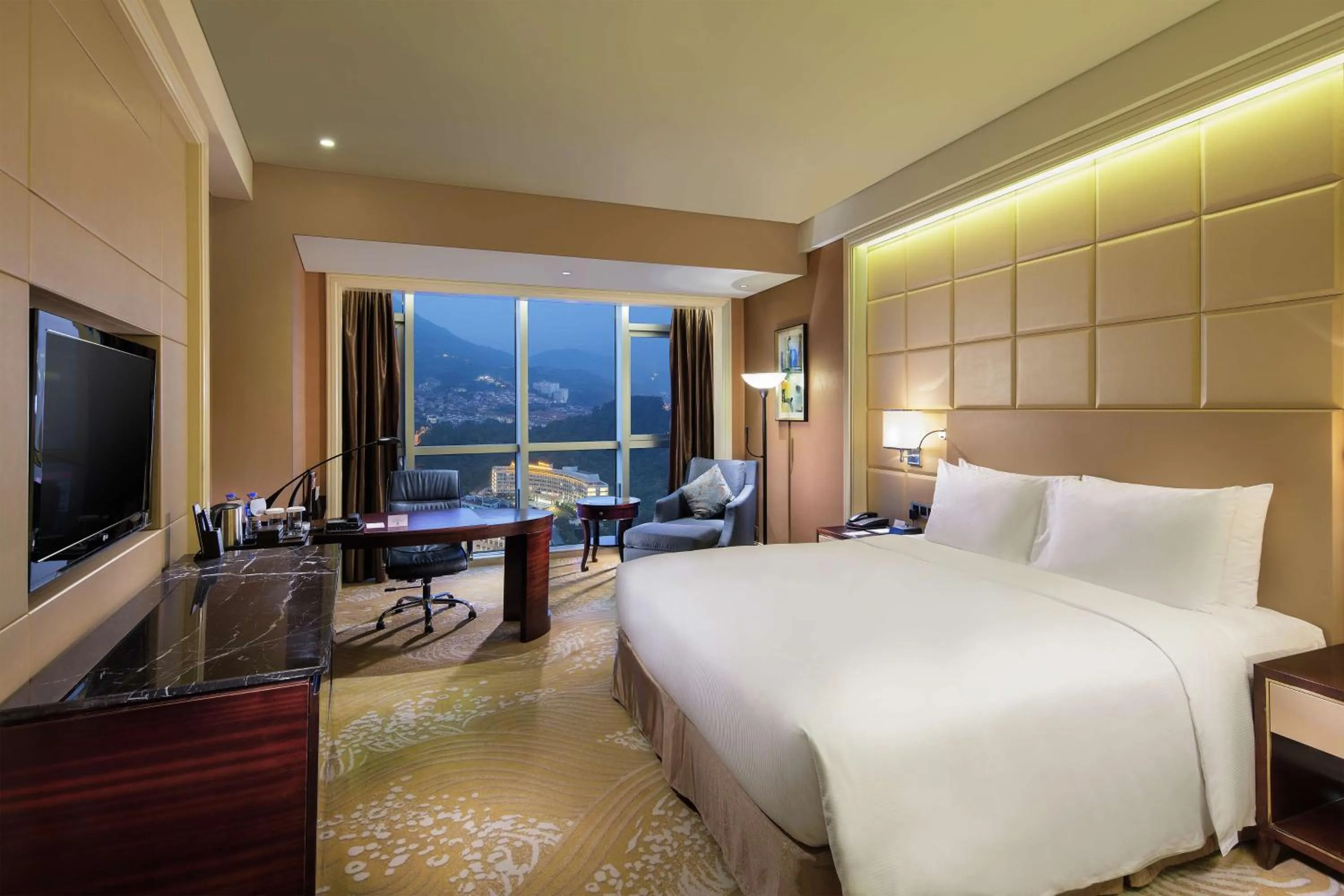 Bedroom, Bed in DoubleTree by Hilton Hotel Putian